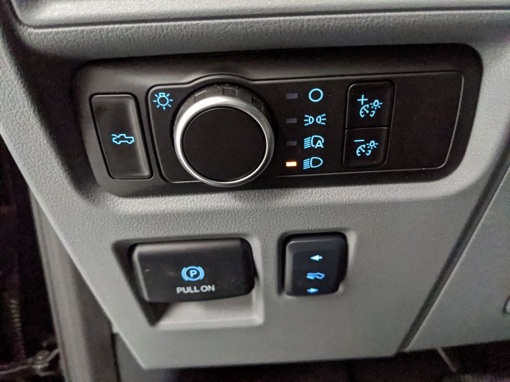 2025 Ford F-150 Lightning Flash - Photo 19