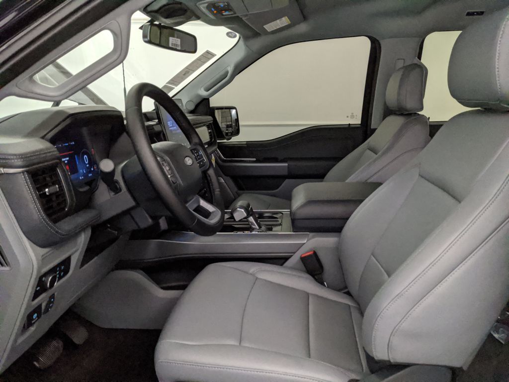 2025 Ford F-150 Lightning Flash - Photo 21