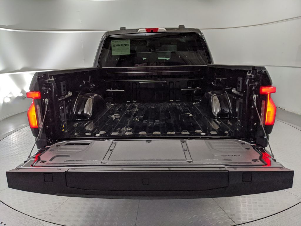 2025 Ford F-150 Lightning Flash - Photo 23