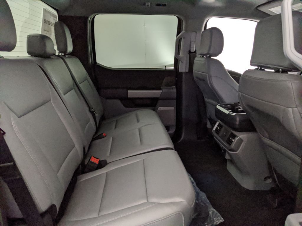 2025 Ford F-150 Lightning Flash - Photo 24