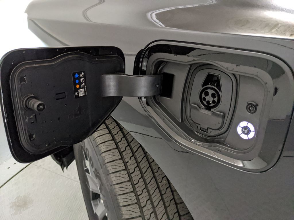 2025 Ford F-150 Lightning Flash - Photo 27