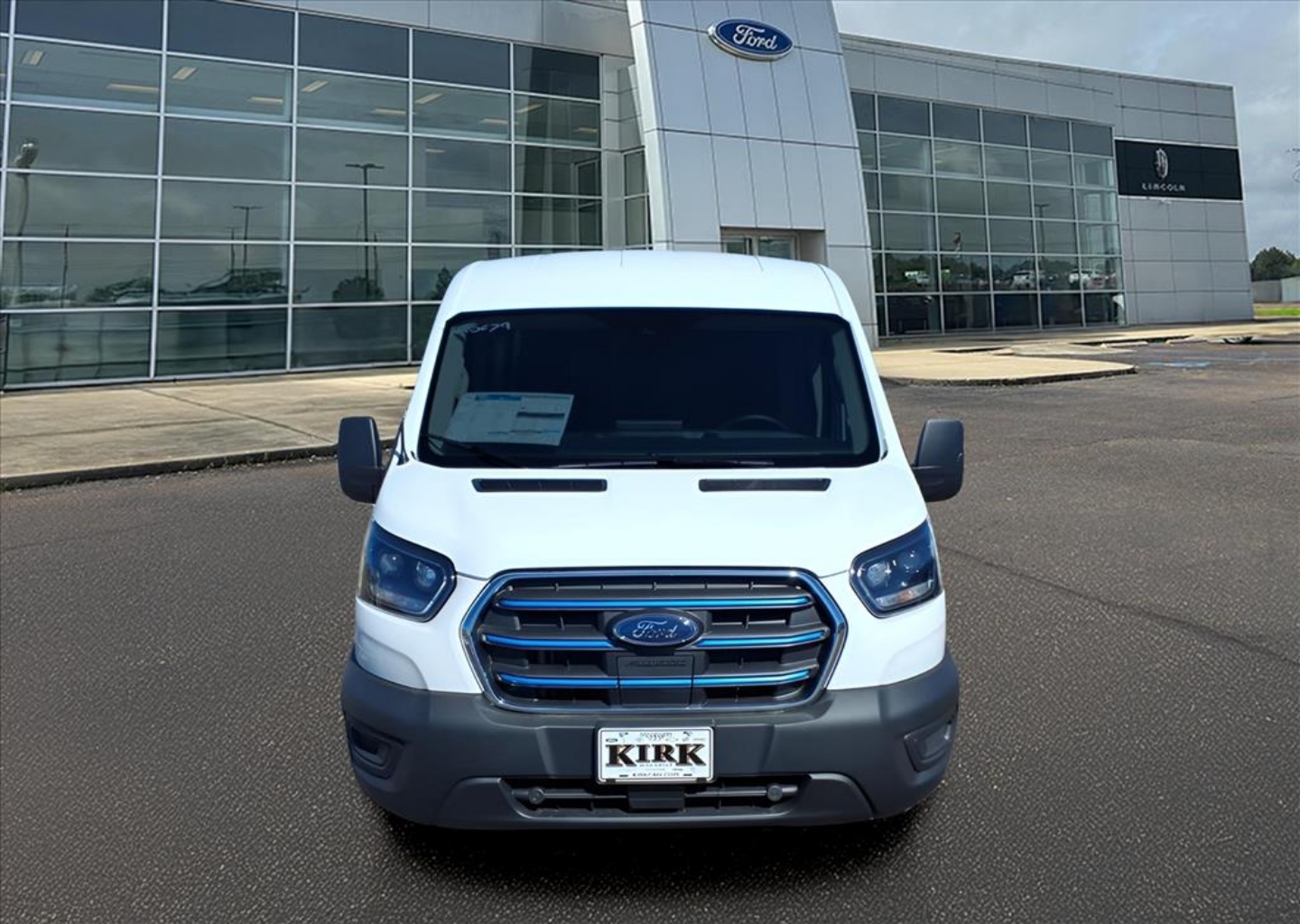 2025 Ford E-Transit Cargo Van Base - Photo 8