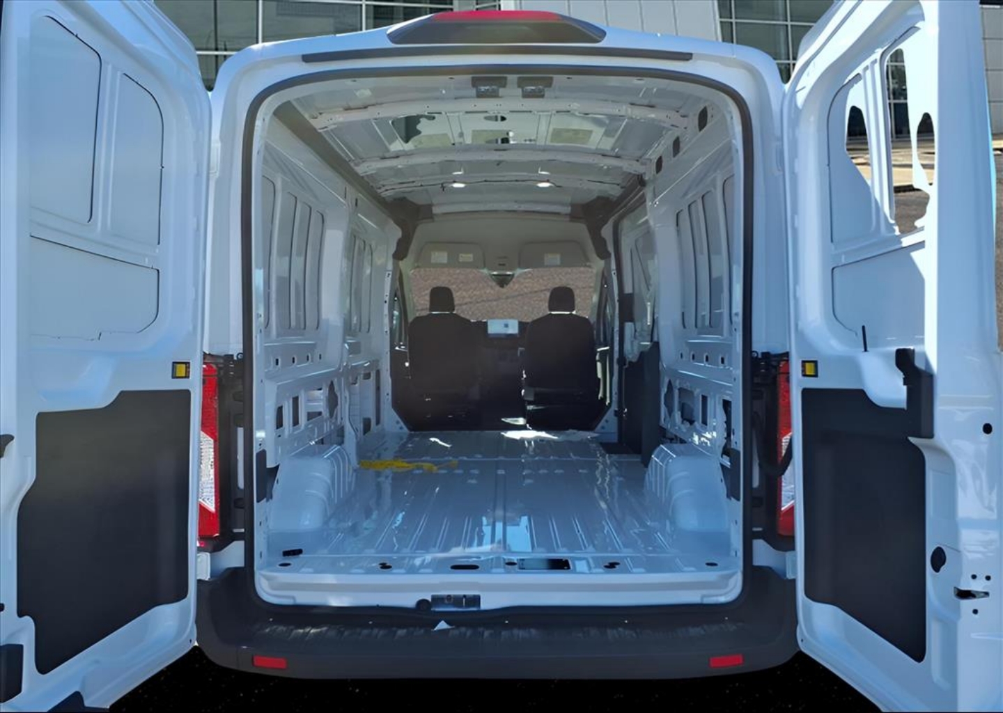 2025 Ford E-Transit Cargo Van Base - Photo 11