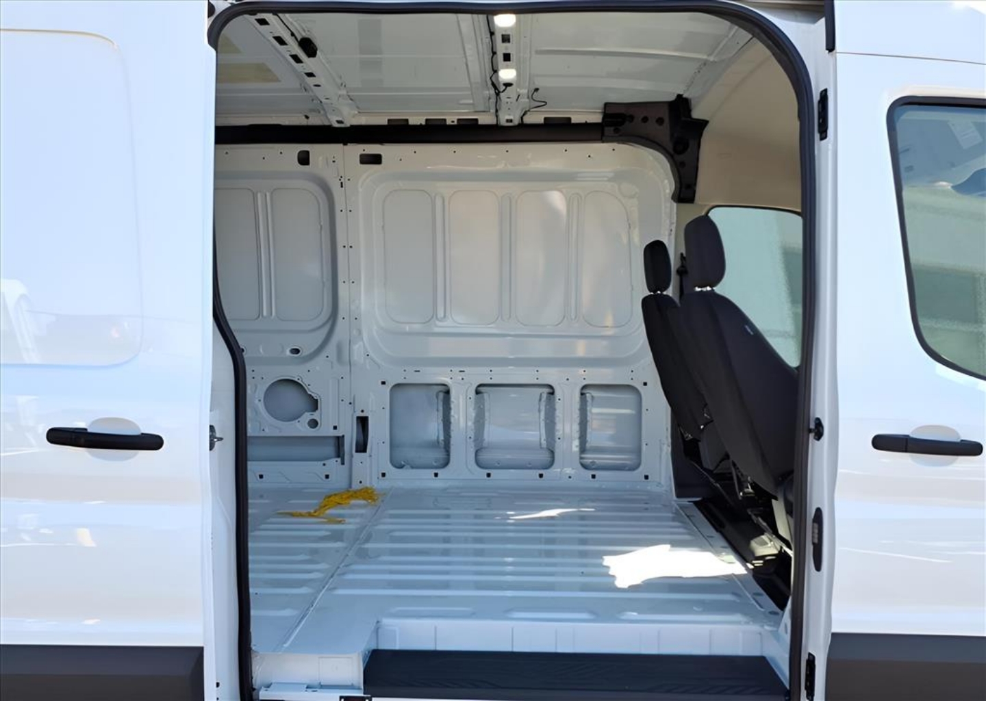2025 Ford E-Transit Cargo Van Base - Photo 12
