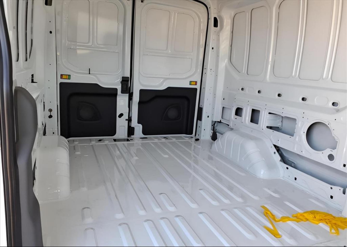 2025 Ford E-Transit Cargo Van Base - Photo 13