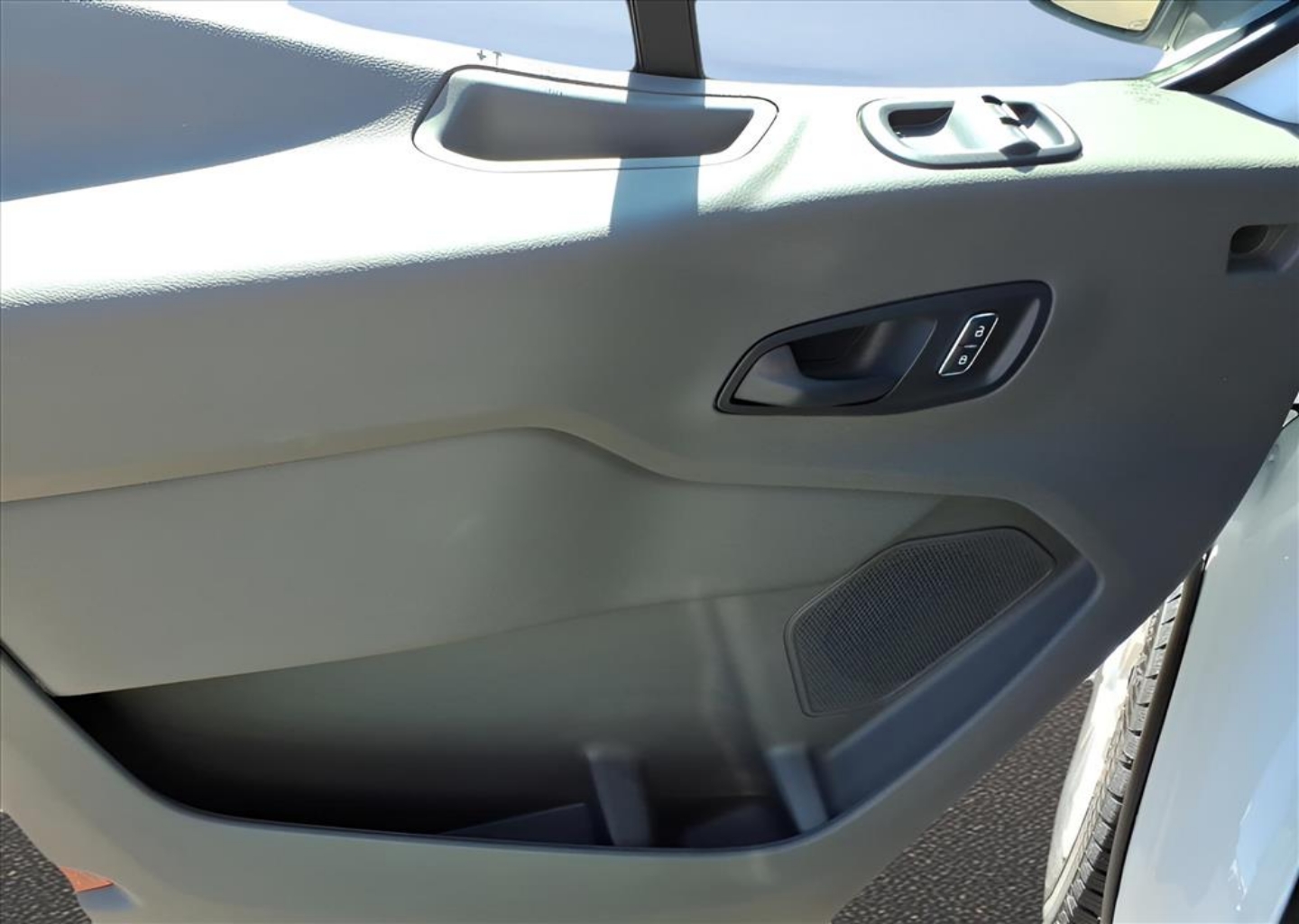 2025 Ford E-Transit Cargo Van Base - Photo 14