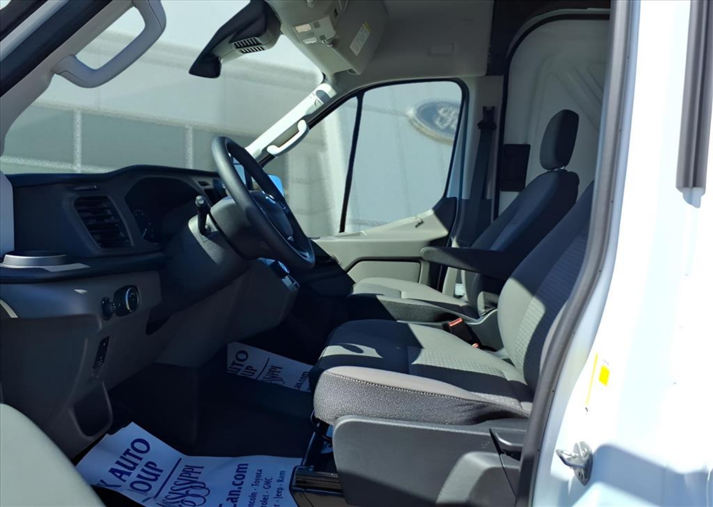 2025 Ford E-Transit Cargo Van Base - Photo 16