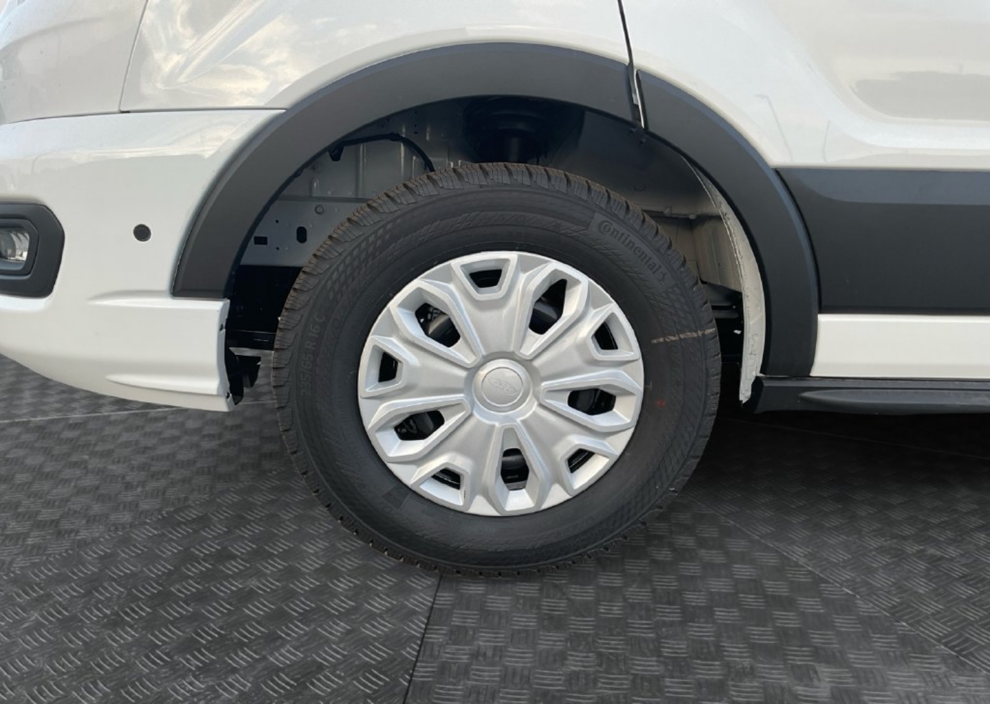 2025 Ford Transit Passenger Van XLT - Photo 14
