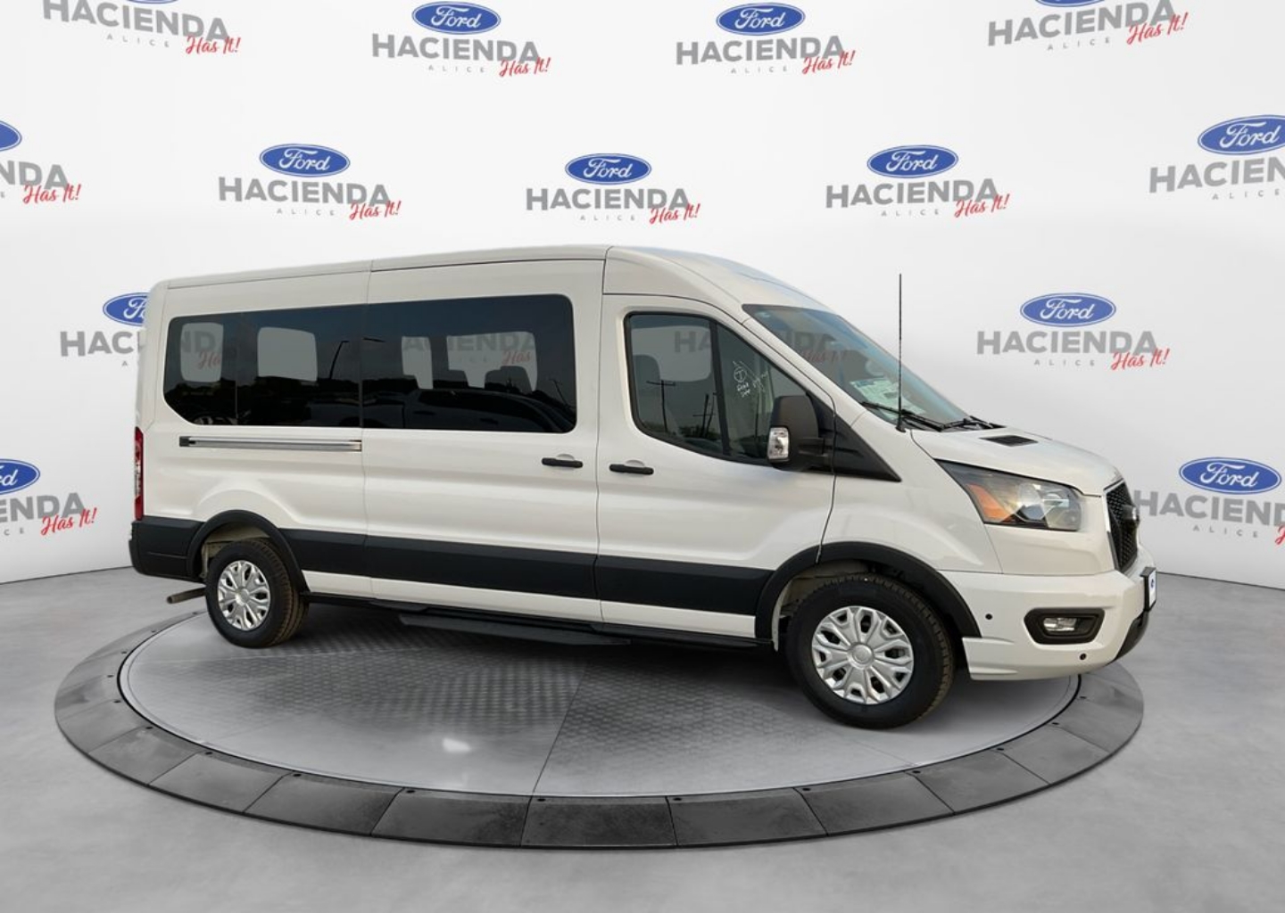 2025 Ford Transit Passenger Van XLT - Photo 7