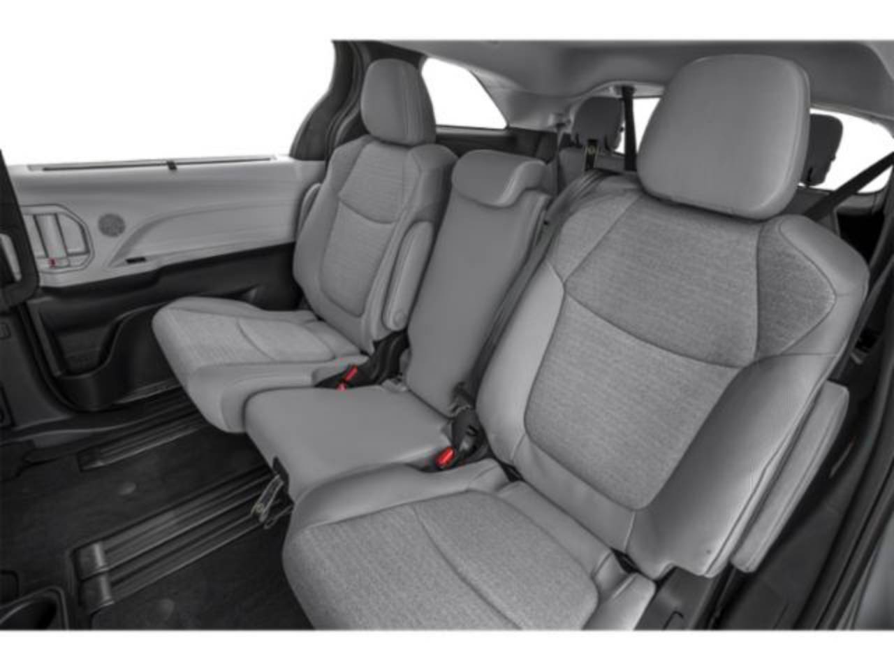 2025 Toyota Sienna LE - Photo 32