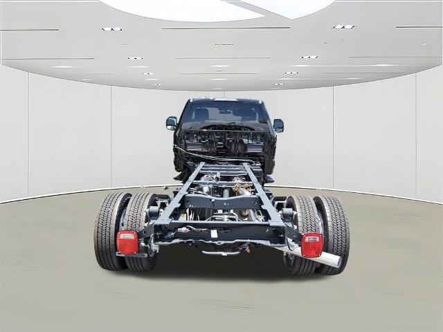 2025 Ford F-550 Super Duty Chassis Cab XLT - Photo 6