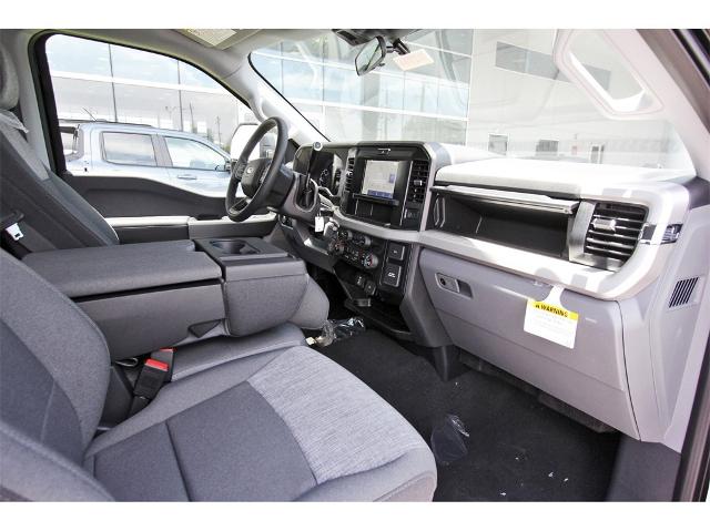 2025 Ford F-550 Super Duty Chassis Cab XLT - Photo 9