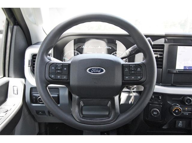 2025 Ford F-550 Super Duty Chassis Cab XLT - Photo 11