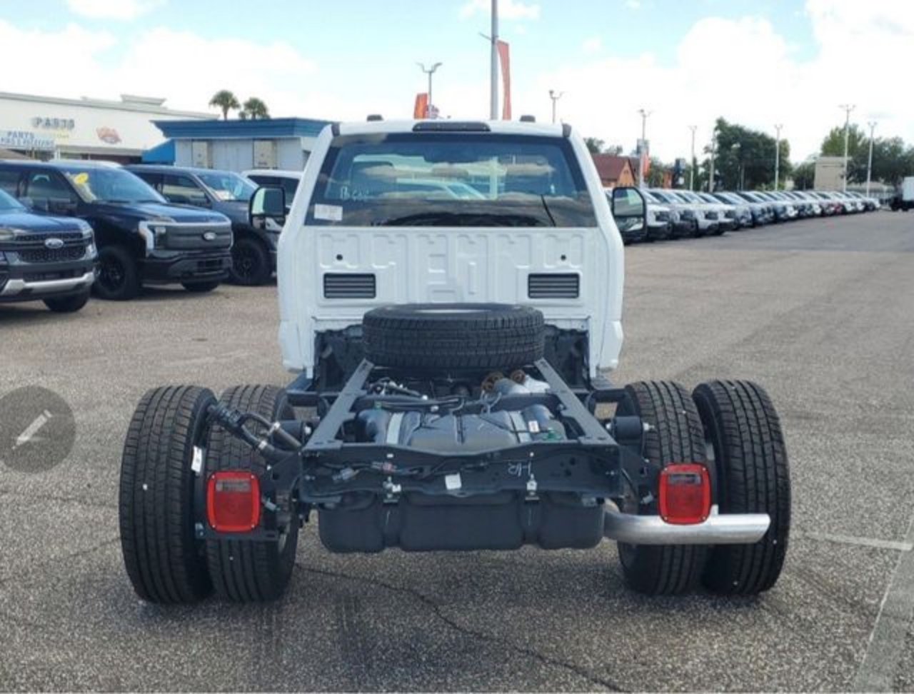 2025 Ford F-350 Super Duty Chassis Cab XL - Photo 6