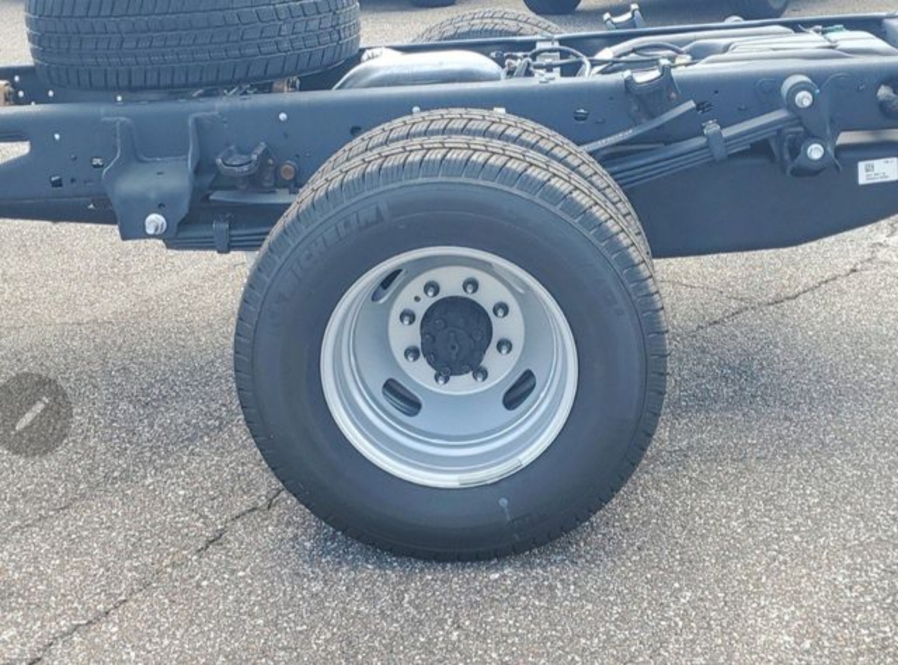 2025 Ford F-350 Super Duty Chassis Cab XL - Photo 7