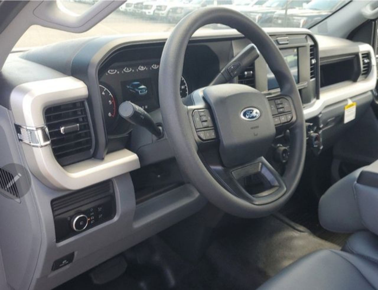 2025 Ford F-350 Super Duty Chassis Cab XL - Photo 9