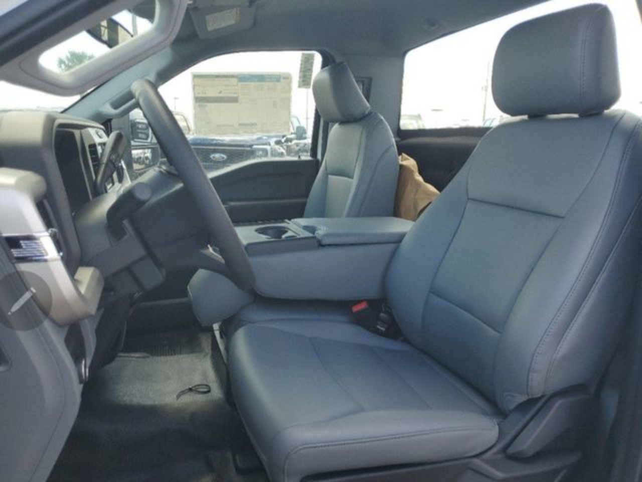 2025 Ford F-350 Super Duty Chassis Cab XL - Photo 10