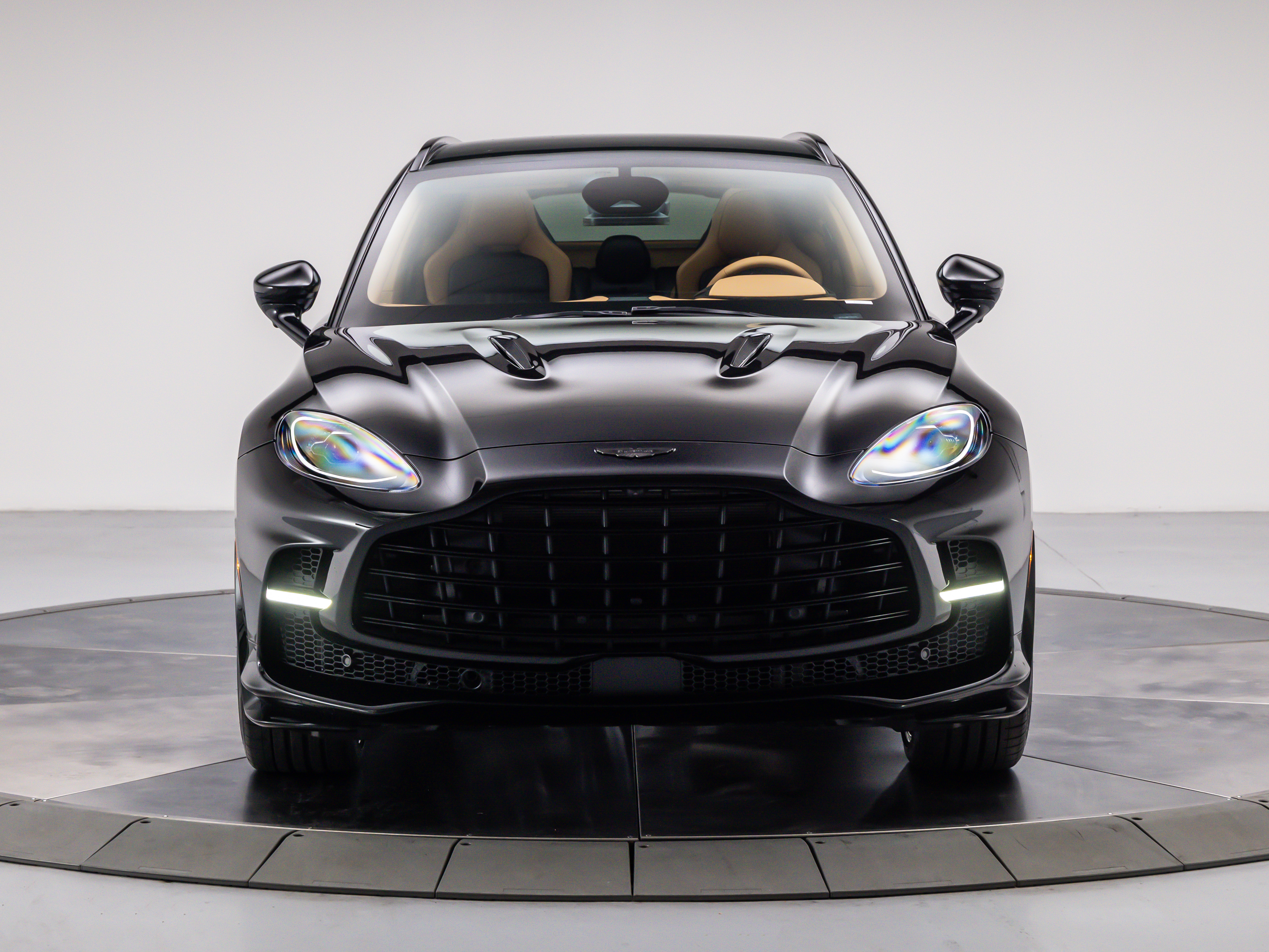 2026 Aston Martin DBX 707 - Photo 6