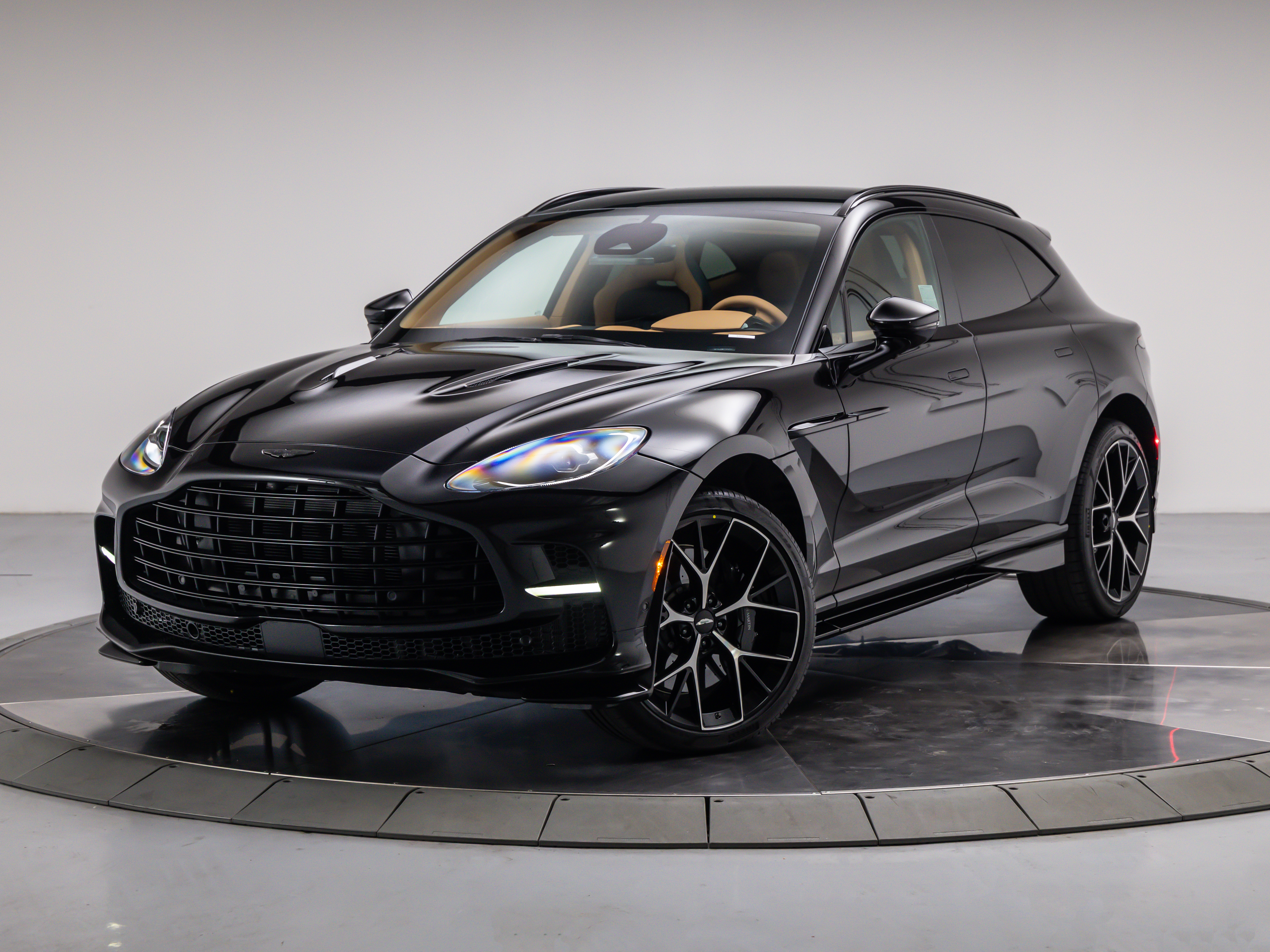 2026 Aston Martin DBX 707 - Photo 15