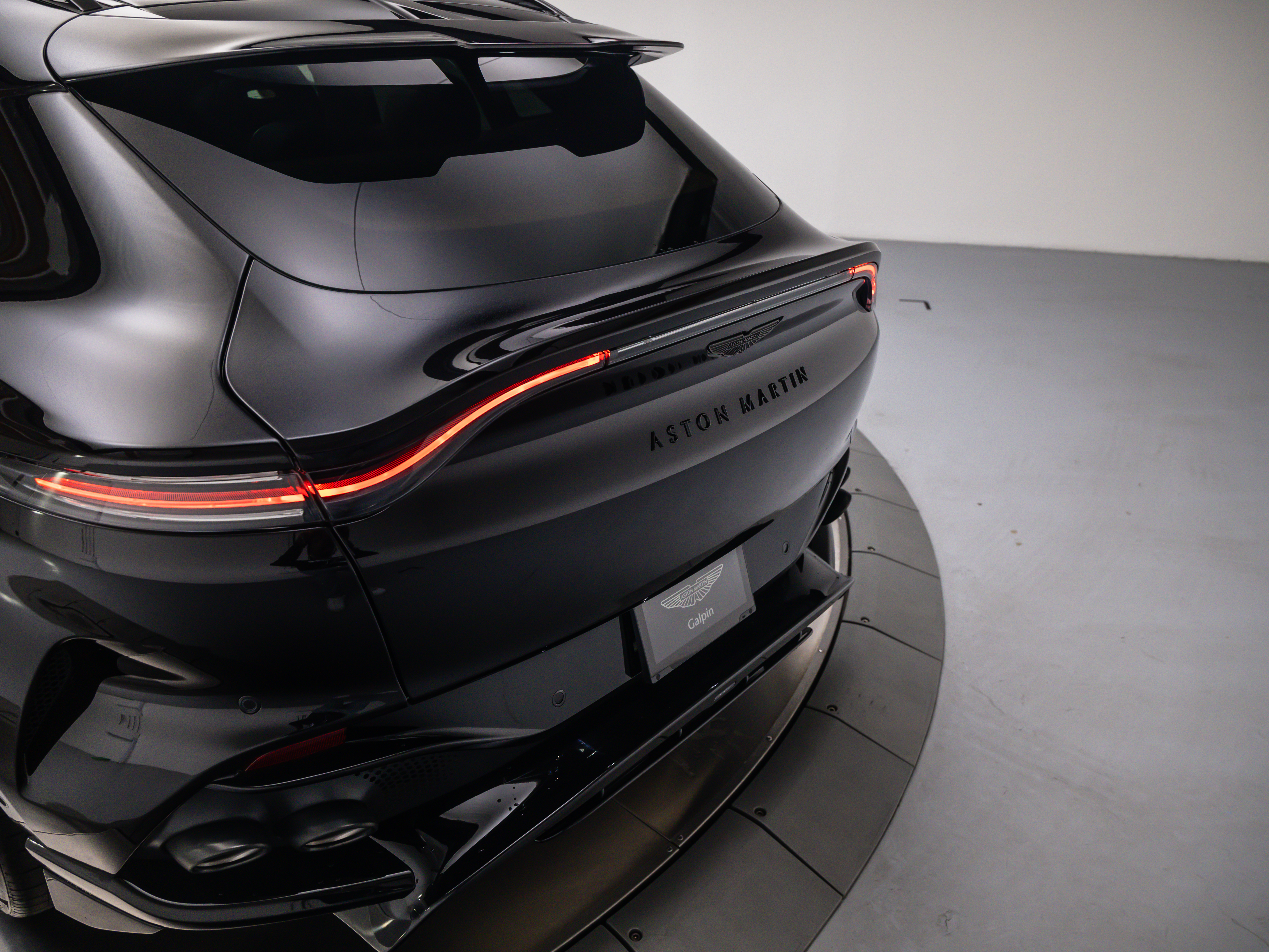 2026 Aston Martin DBX 707 - Photo 36