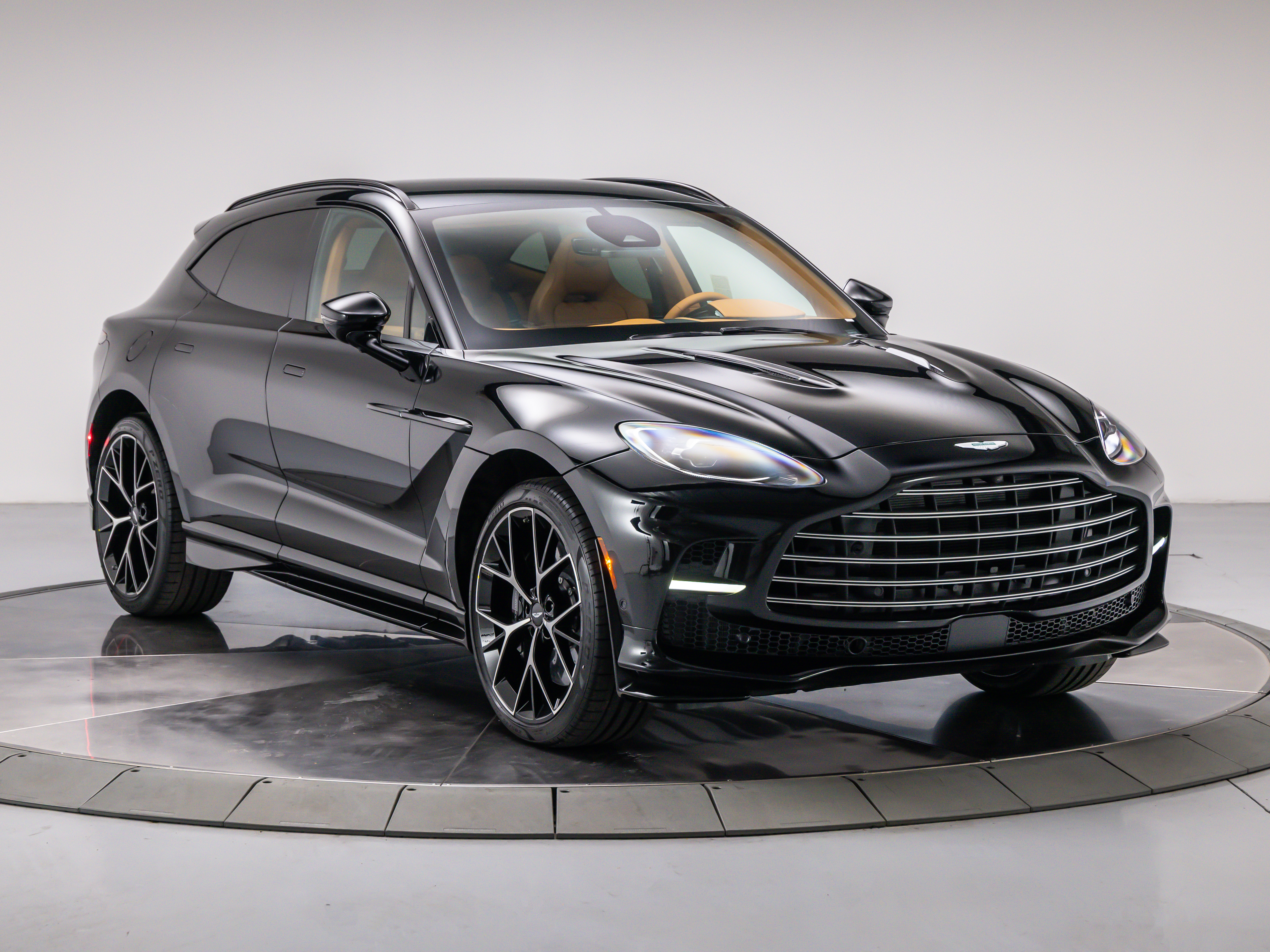 2026 Aston Martin DBX 4.0 V8 707 AWD's photo
