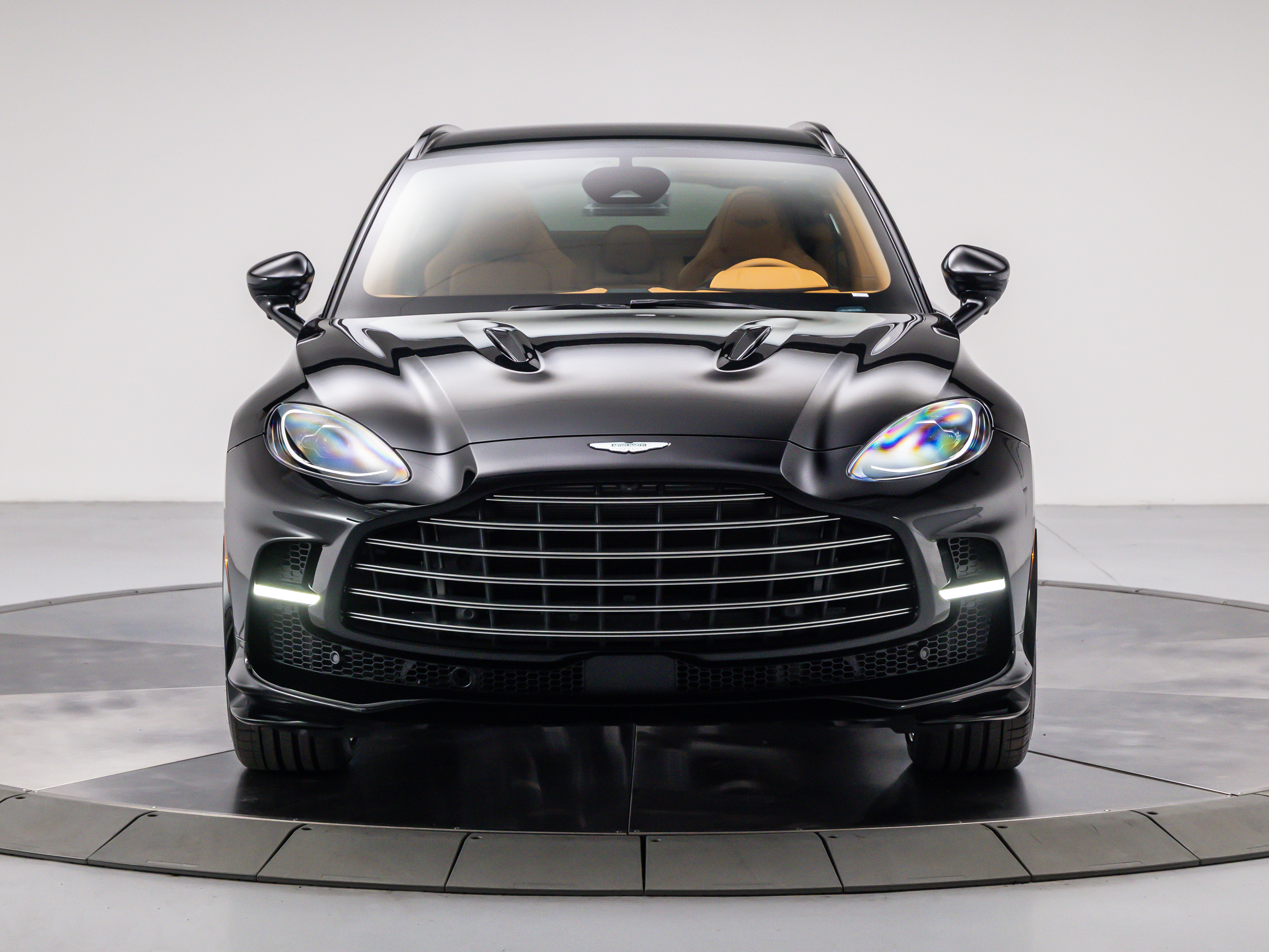 2026 Aston Martin DBX 707 - Photo 6