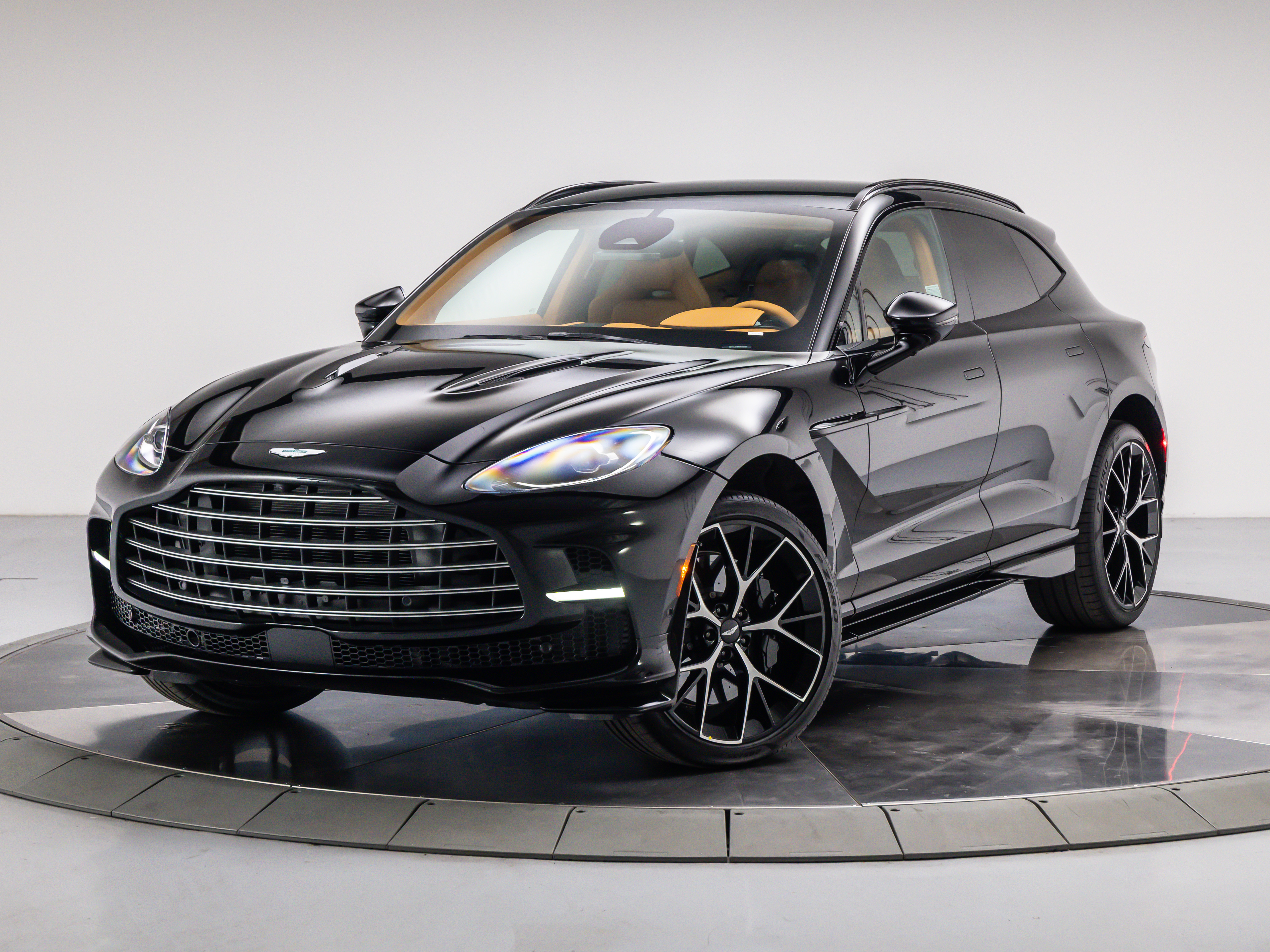 2026 Aston Martin DBX 707 - Photo 15