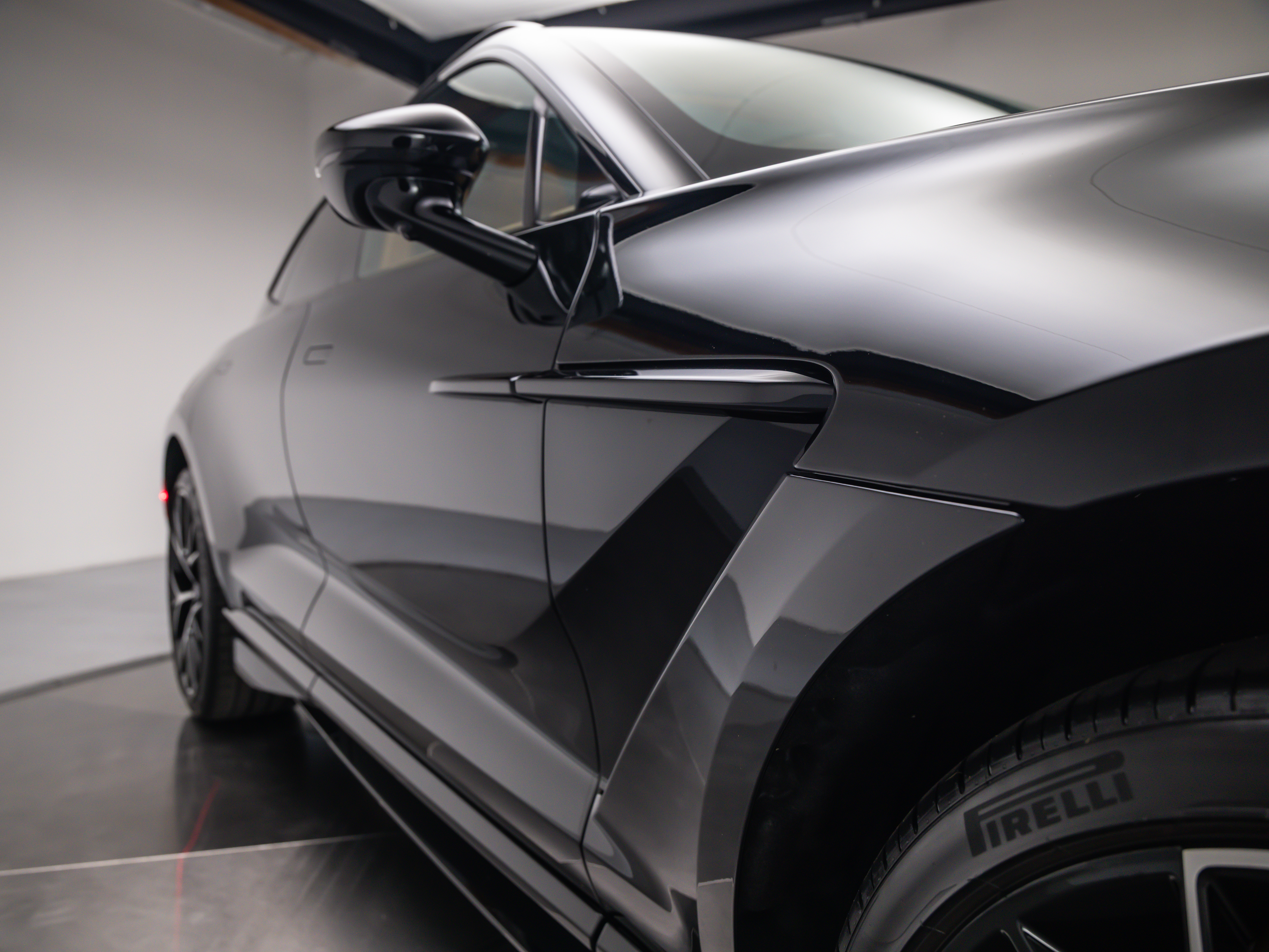 2026 Aston Martin DBX 707 - Photo 20