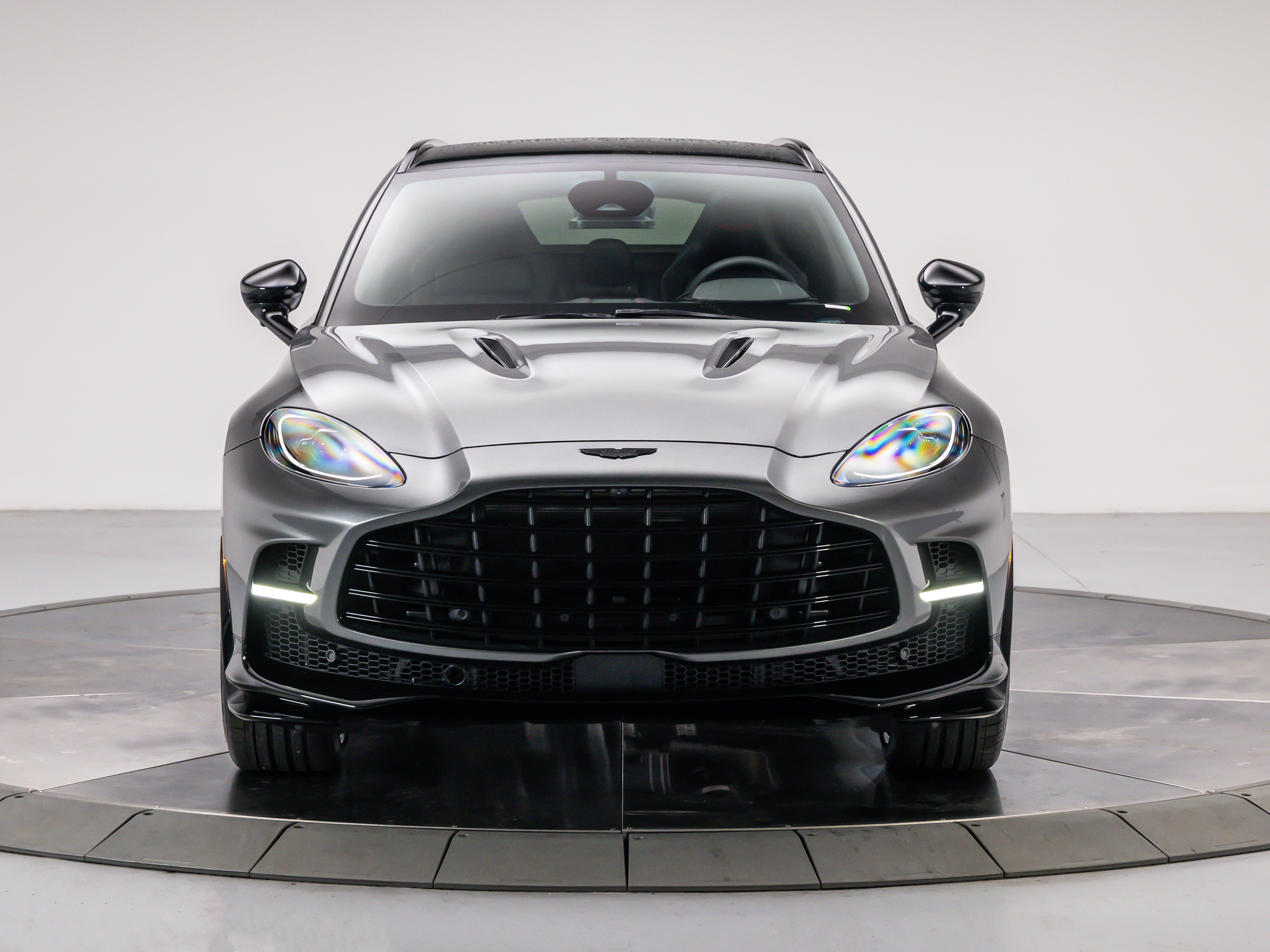 2026 Aston Martin DBX 707 - Photo 6