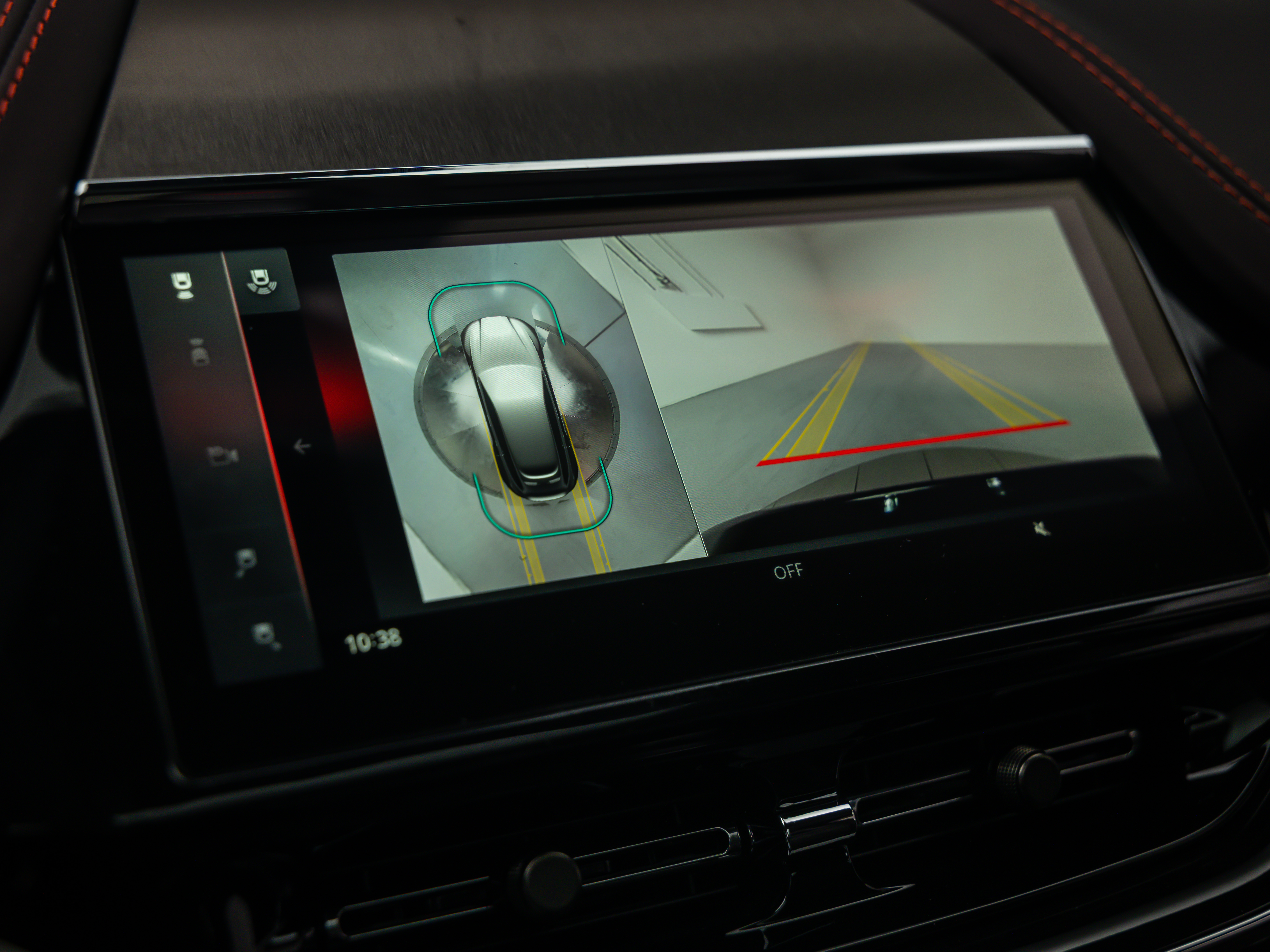 2026 Aston Martin DBX 707 - Photo 29