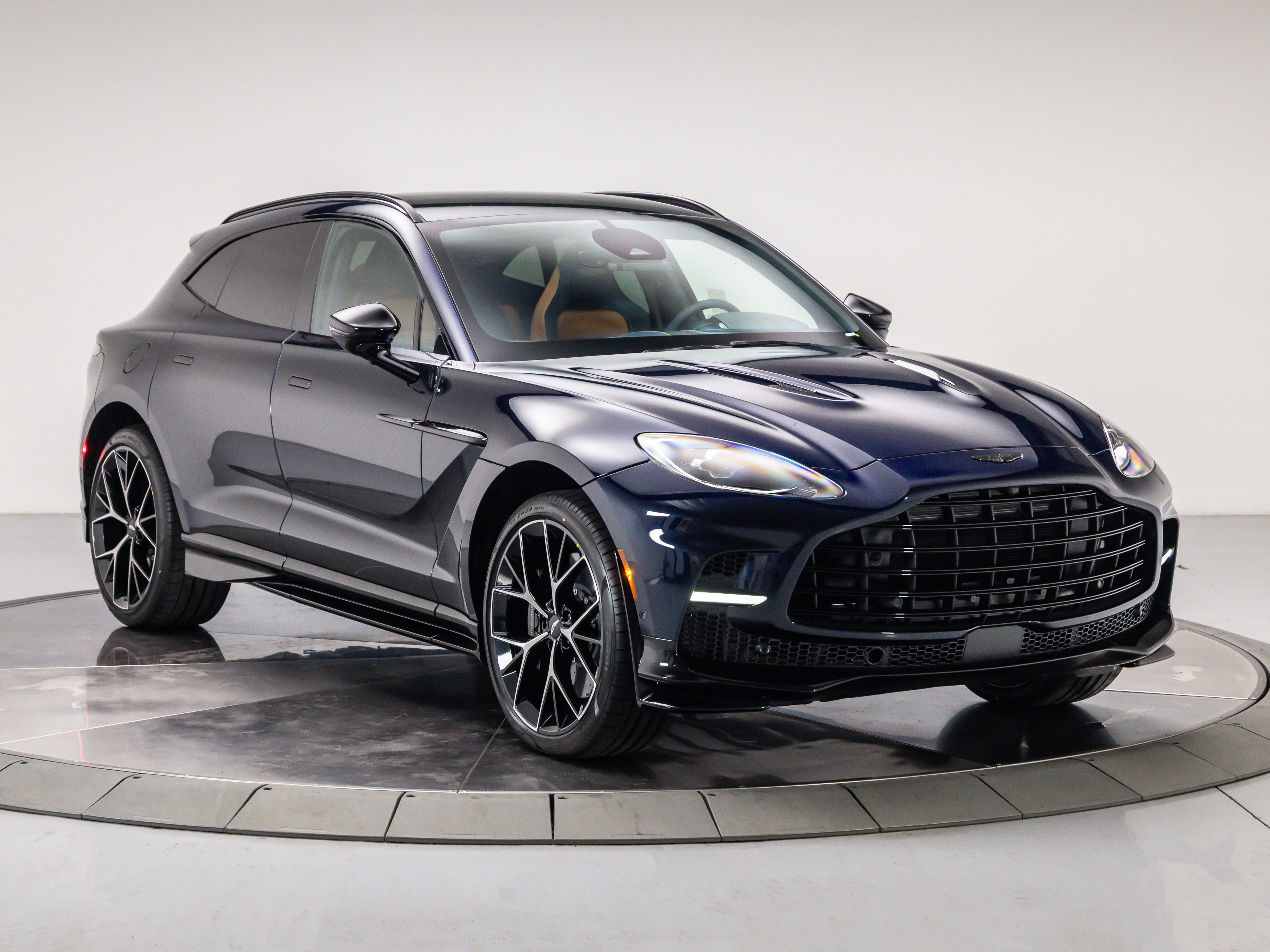 2026 Aston Martin DBX 4.0 V8 707 AWD's photo