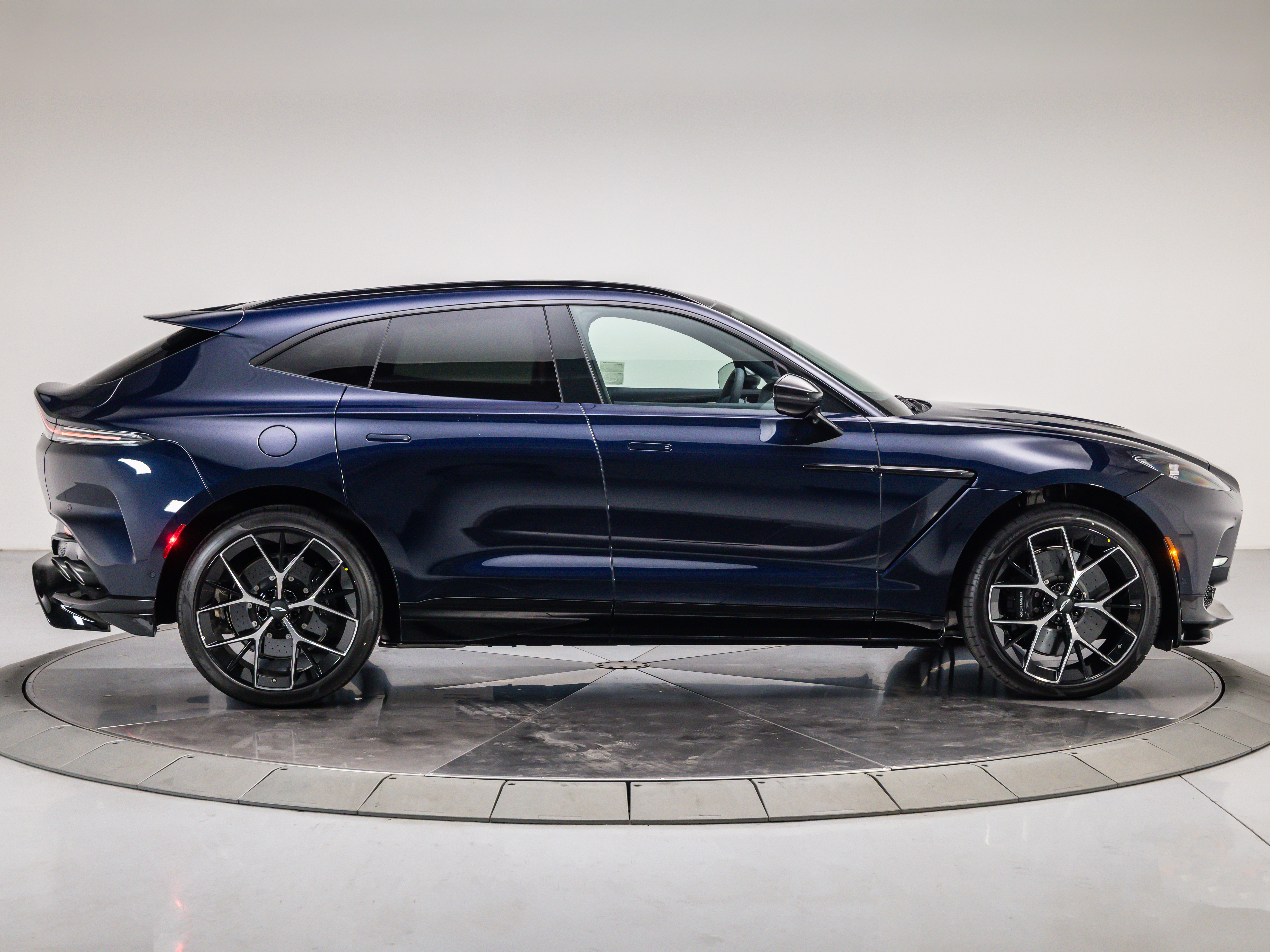 2026 Aston Martin DBX 707 - Photo 14