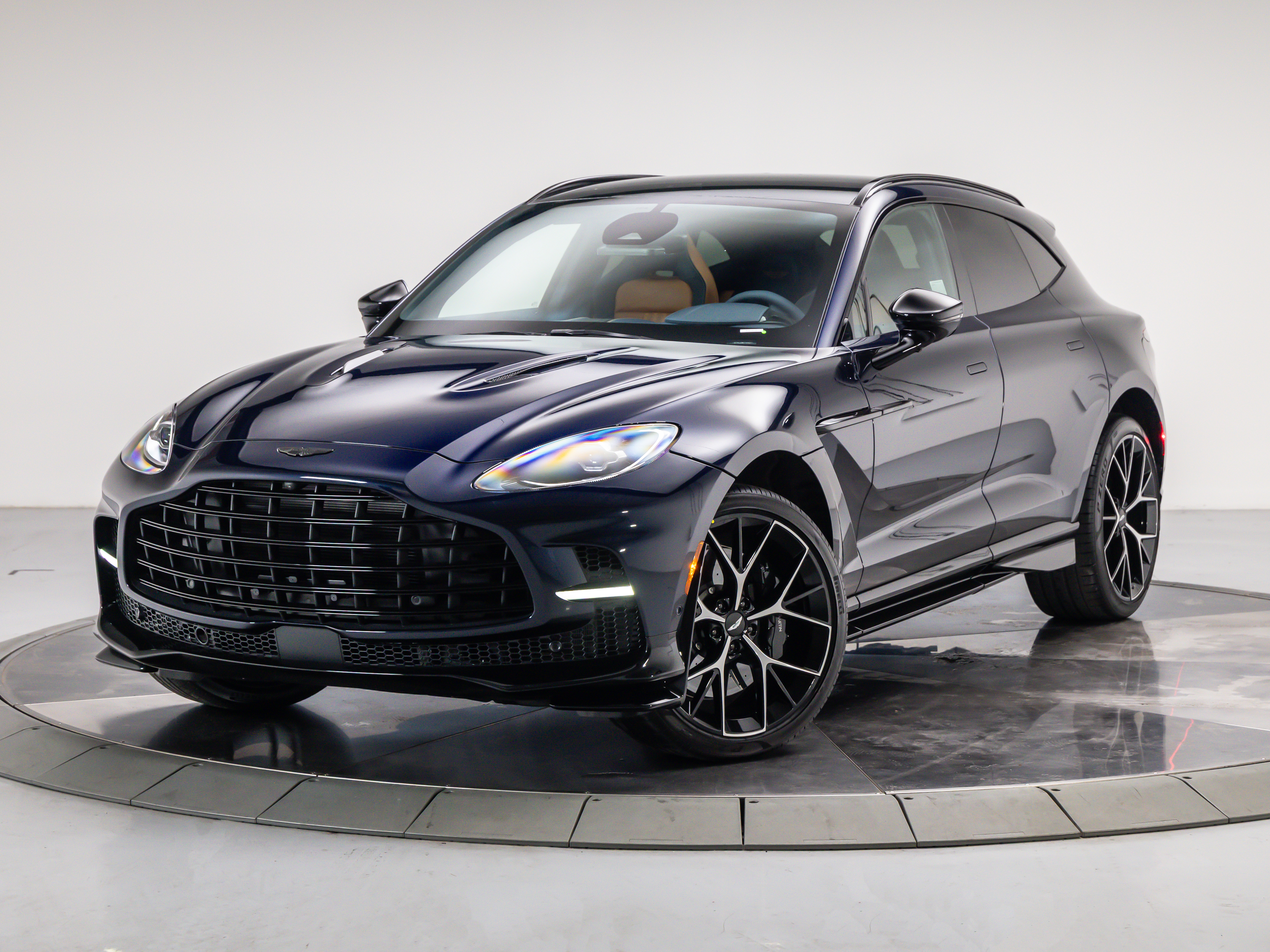 2026 Aston Martin DBX 707 - Photo 15