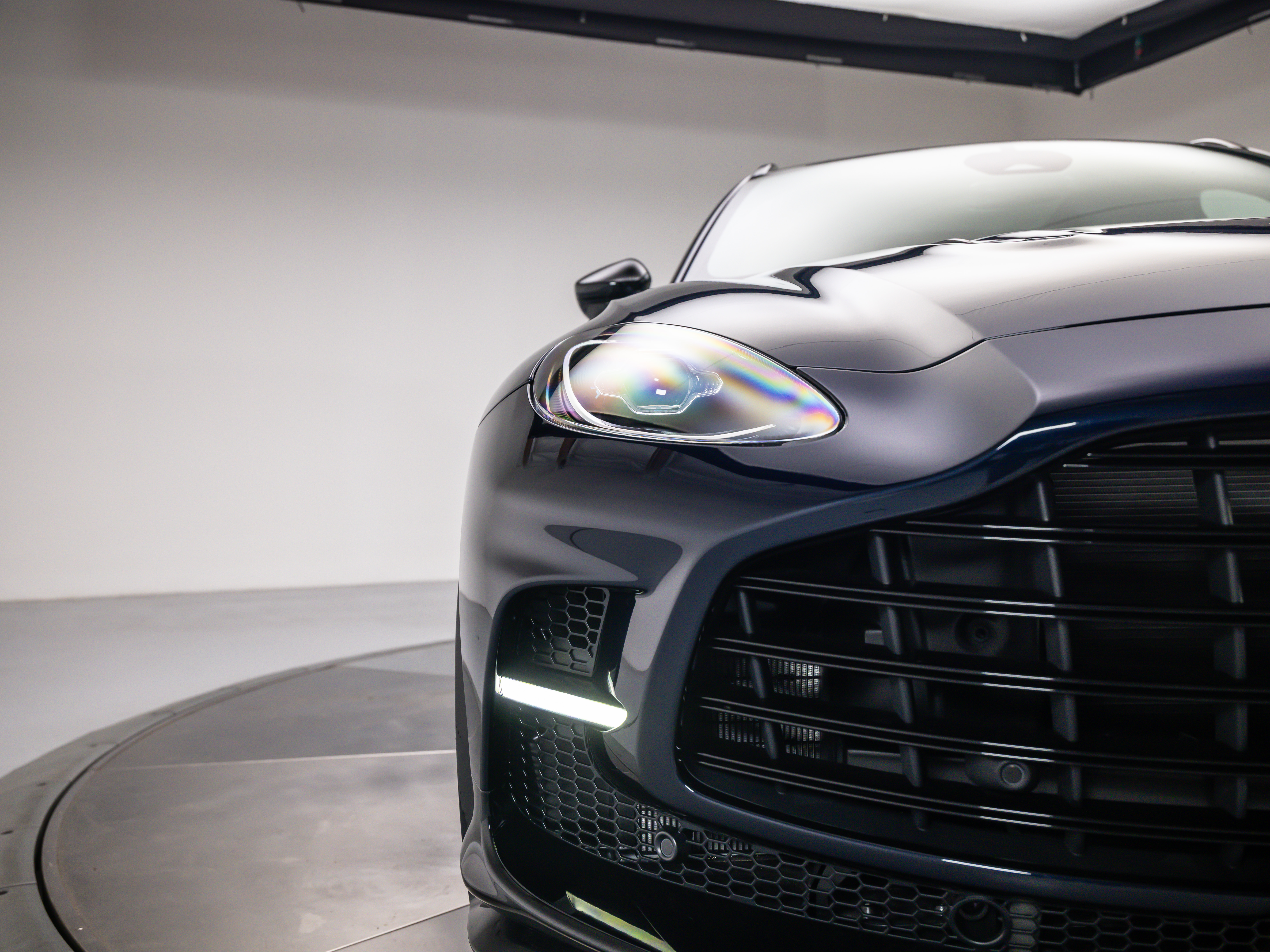 2026 Aston Martin DBX 707 - Photo 17