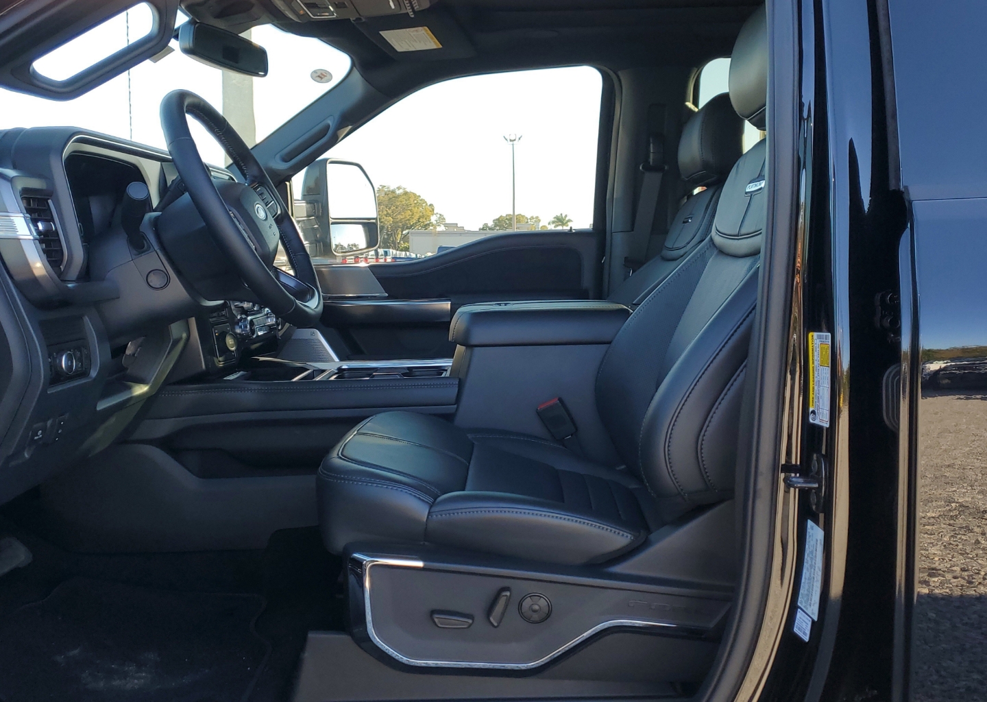 2026 Ford F-350 Super Duty Platinum - Photo 16
