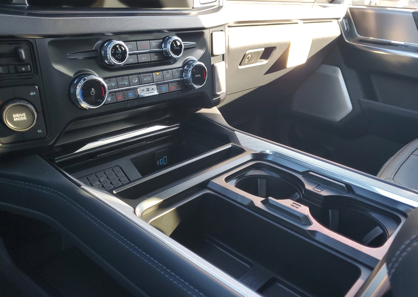 2026 Ford F-350 Super Duty Platinum - Photo 19