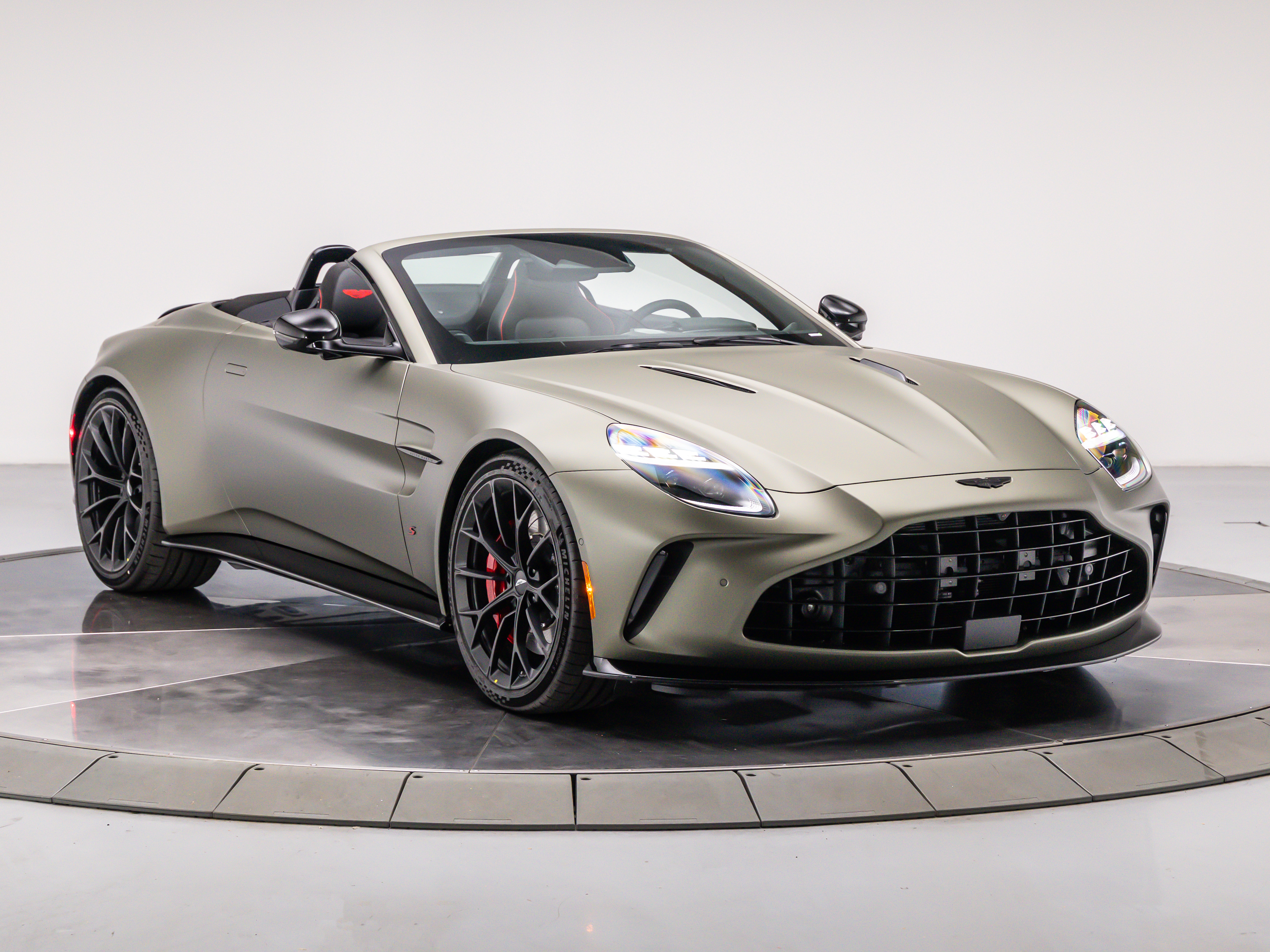 2026 Aston Martin Vantage 4.0 V8 Roadster's photo