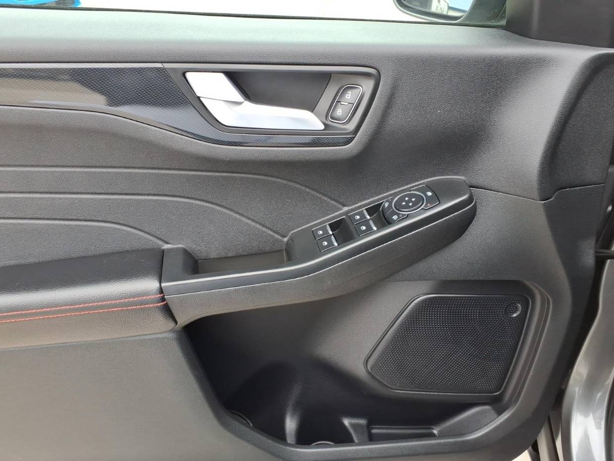 2025 Ford Escape ST-Line - Photo 13