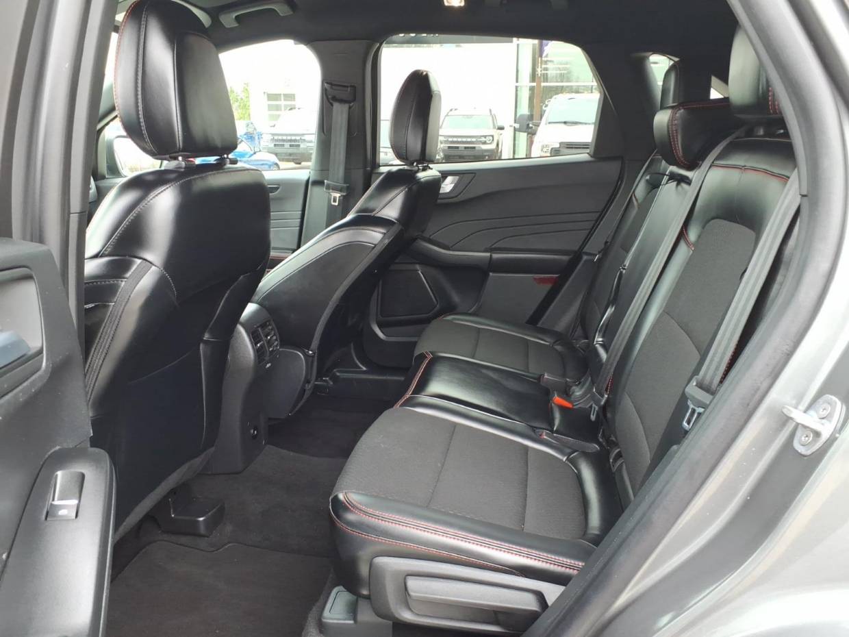 2025 Ford Escape ST-Line - Photo 14