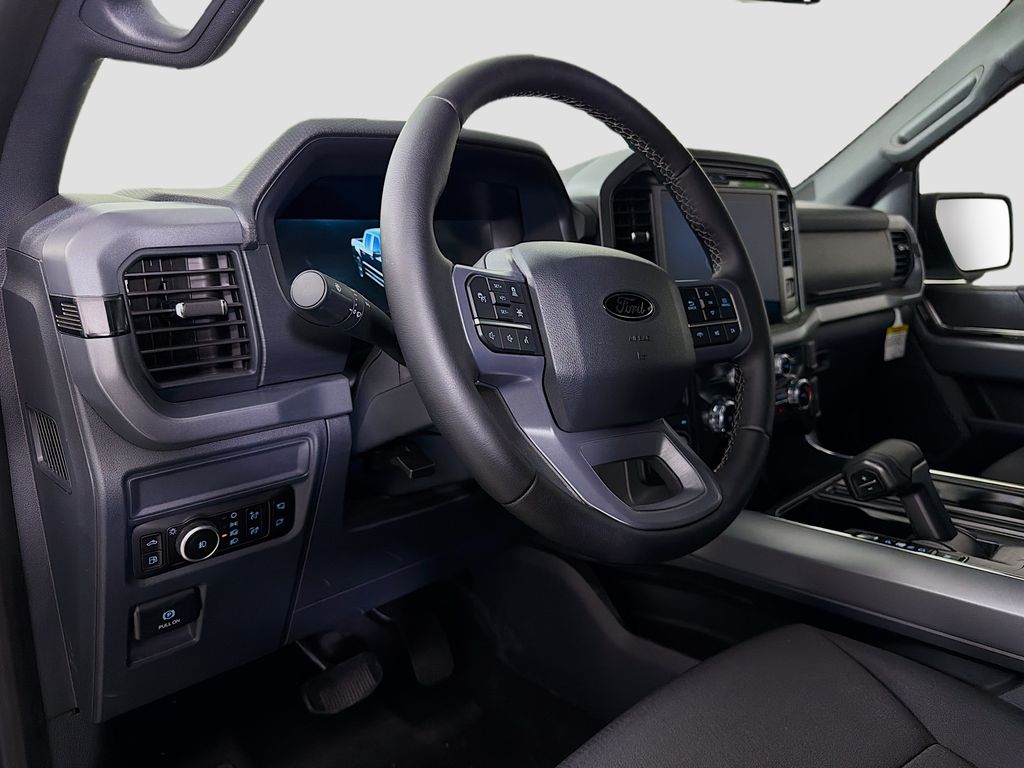 2025 Ford F-150 XLT - Photo 9