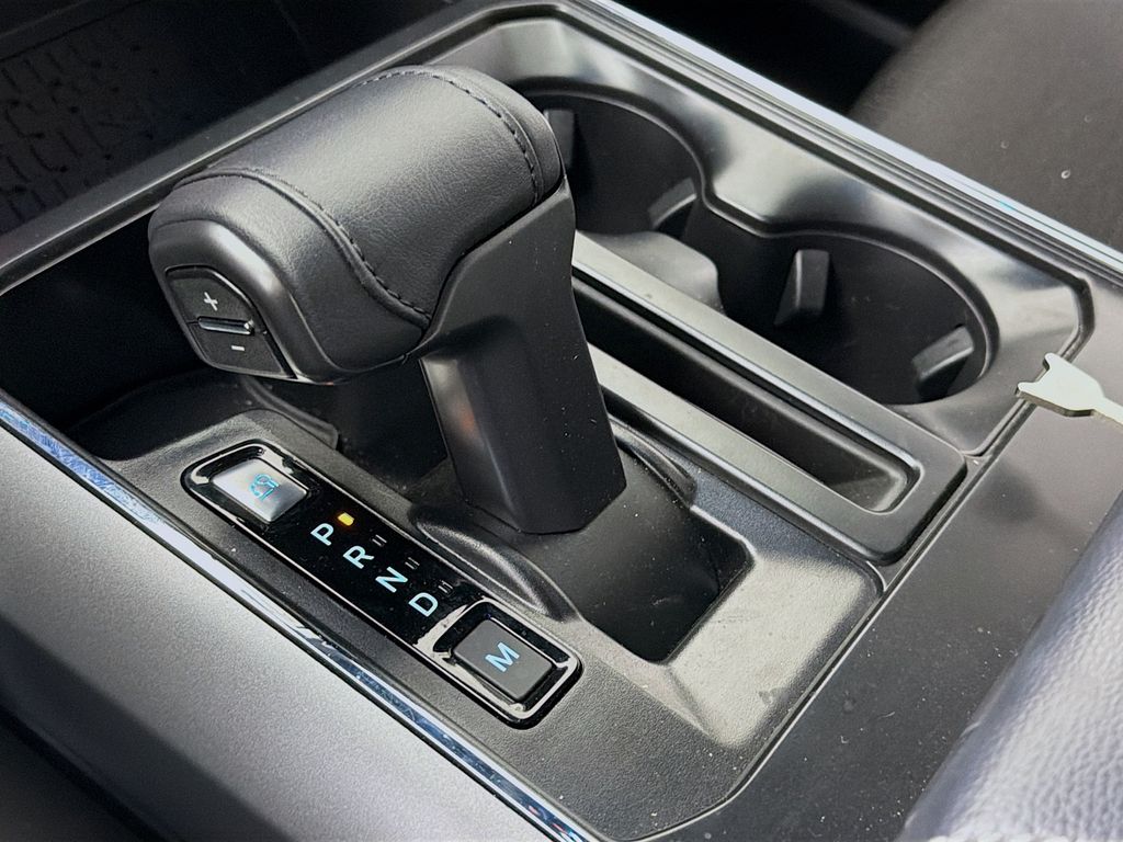 2025 Ford F-150 XLT - Photo 18
