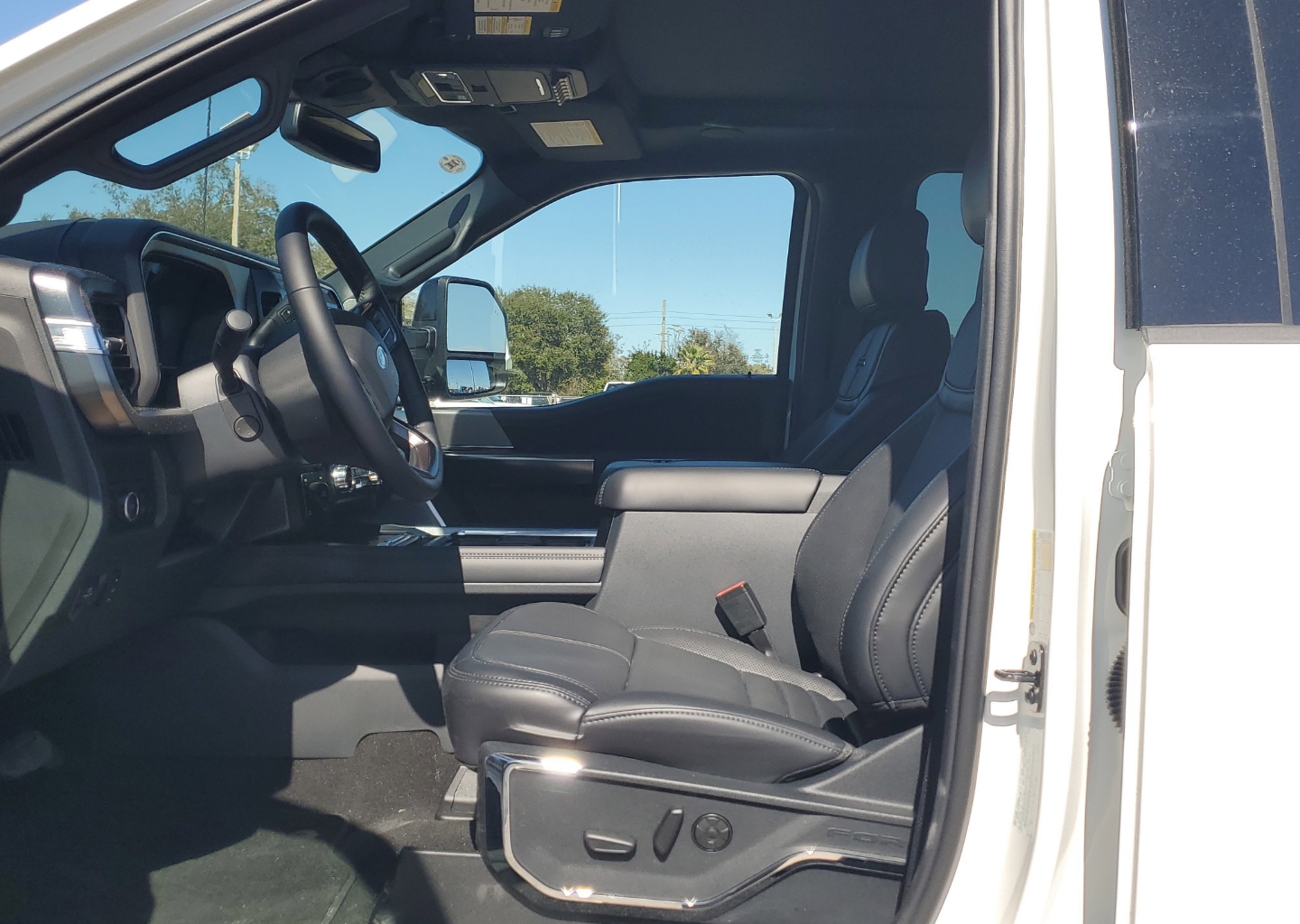 2026 Ford F-250 Super Duty Platinum - Photo 17