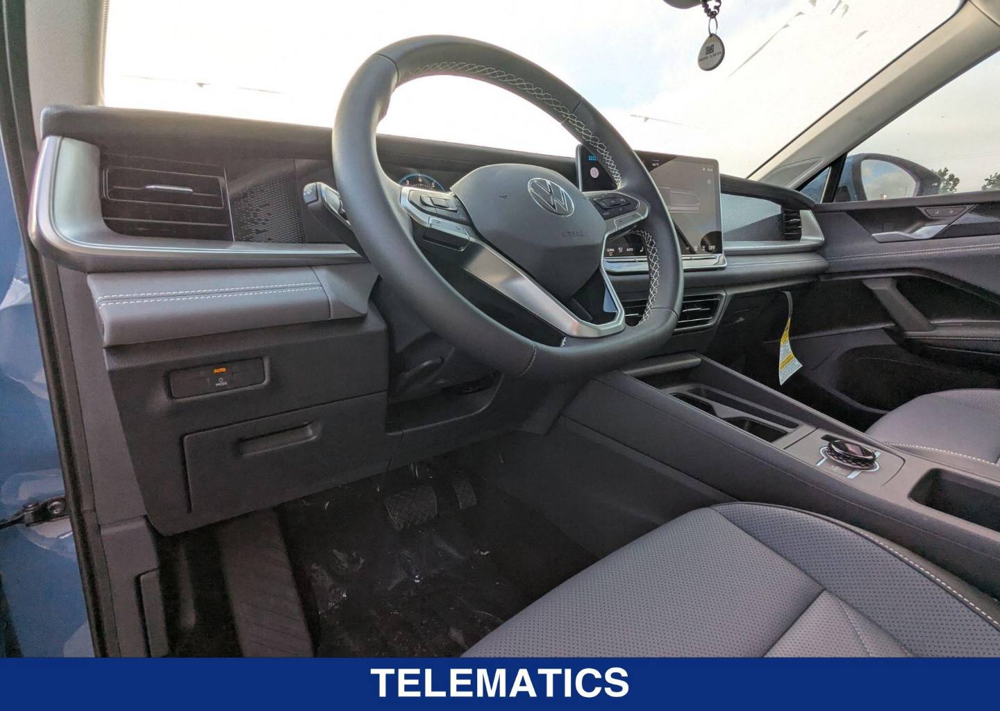 2025 Volkswagen Tiguan SE - Photo 11