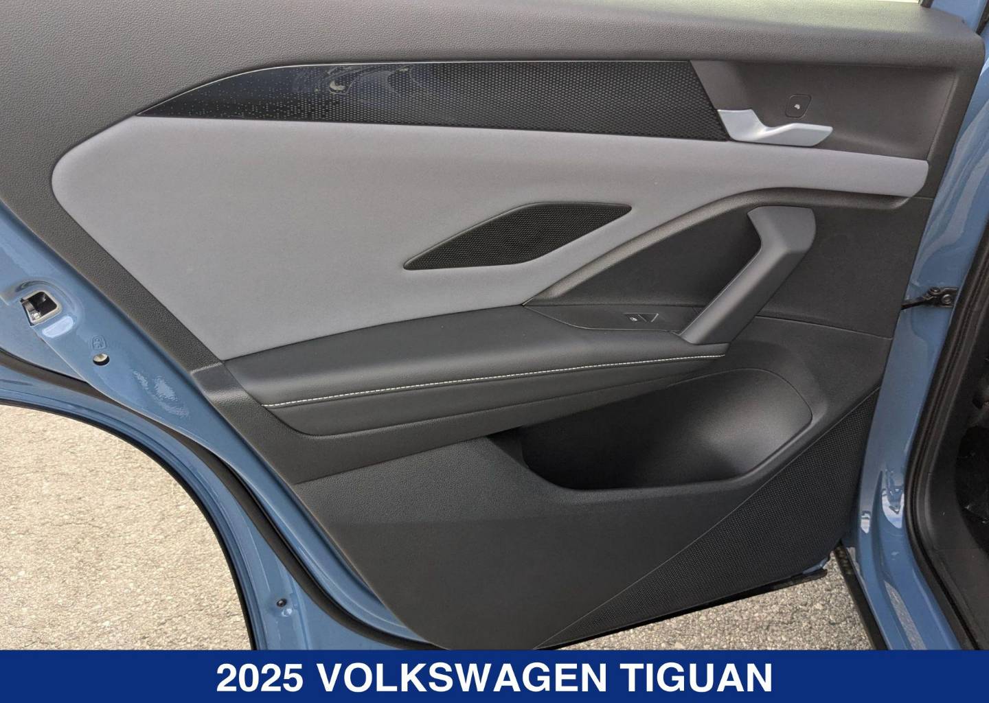 2025 Volkswagen Tiguan SE - Photo 16