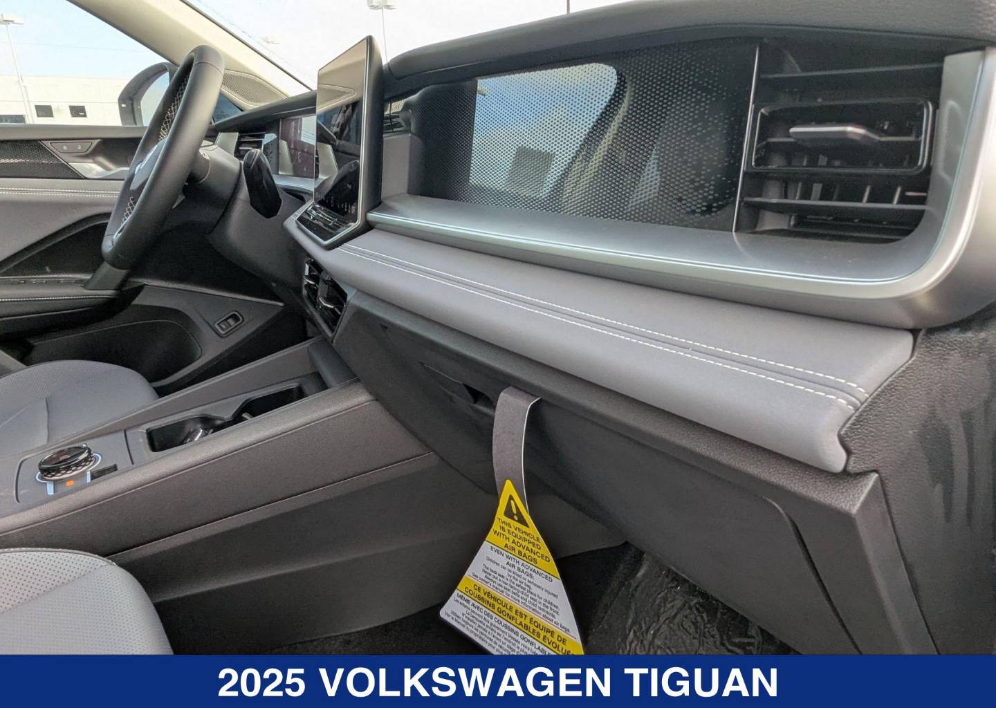 2025 Volkswagen Tiguan SE - Photo 19