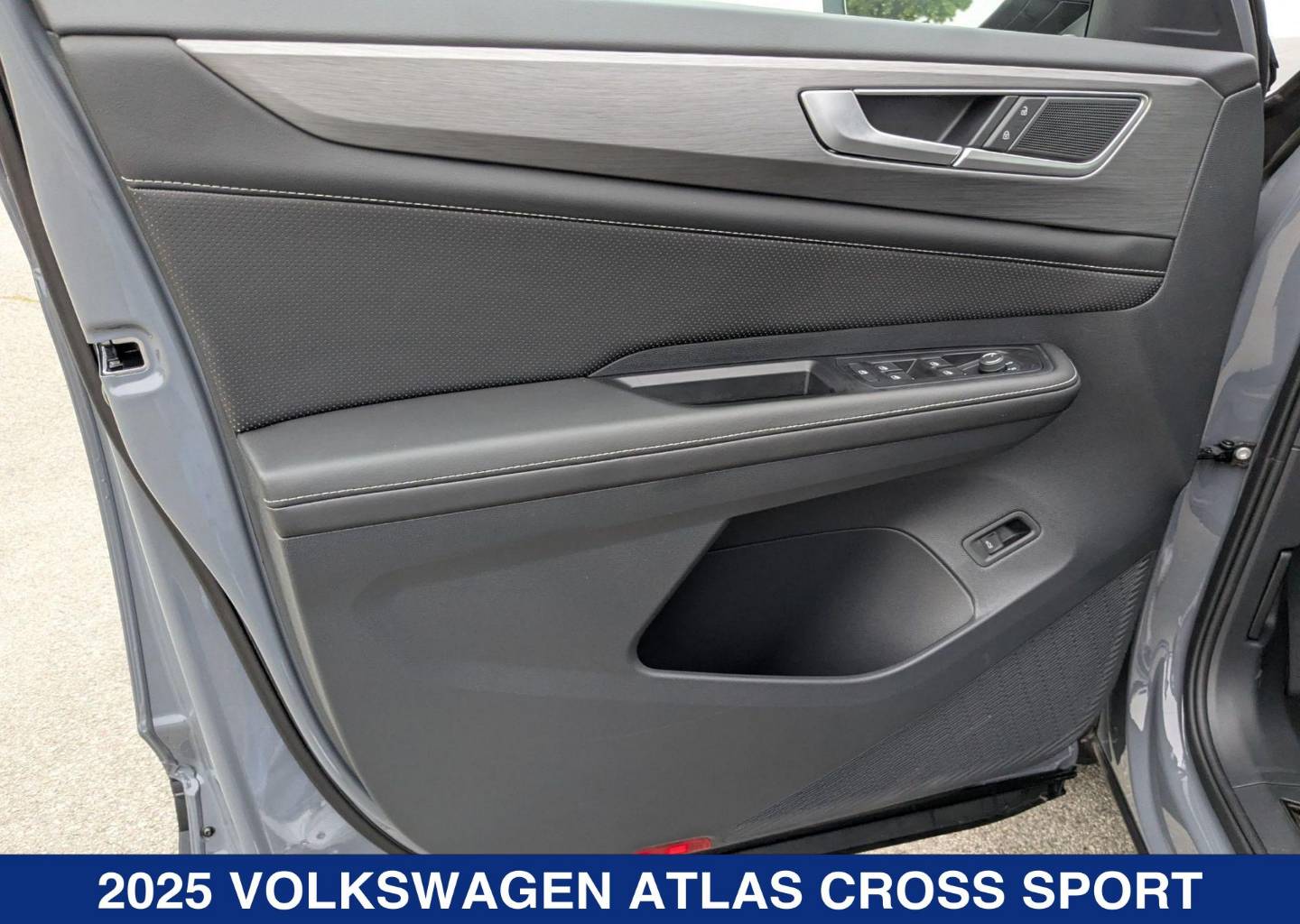 2025 Volkswagen Atlas Cross Sport SE w/Tech - Photo 10