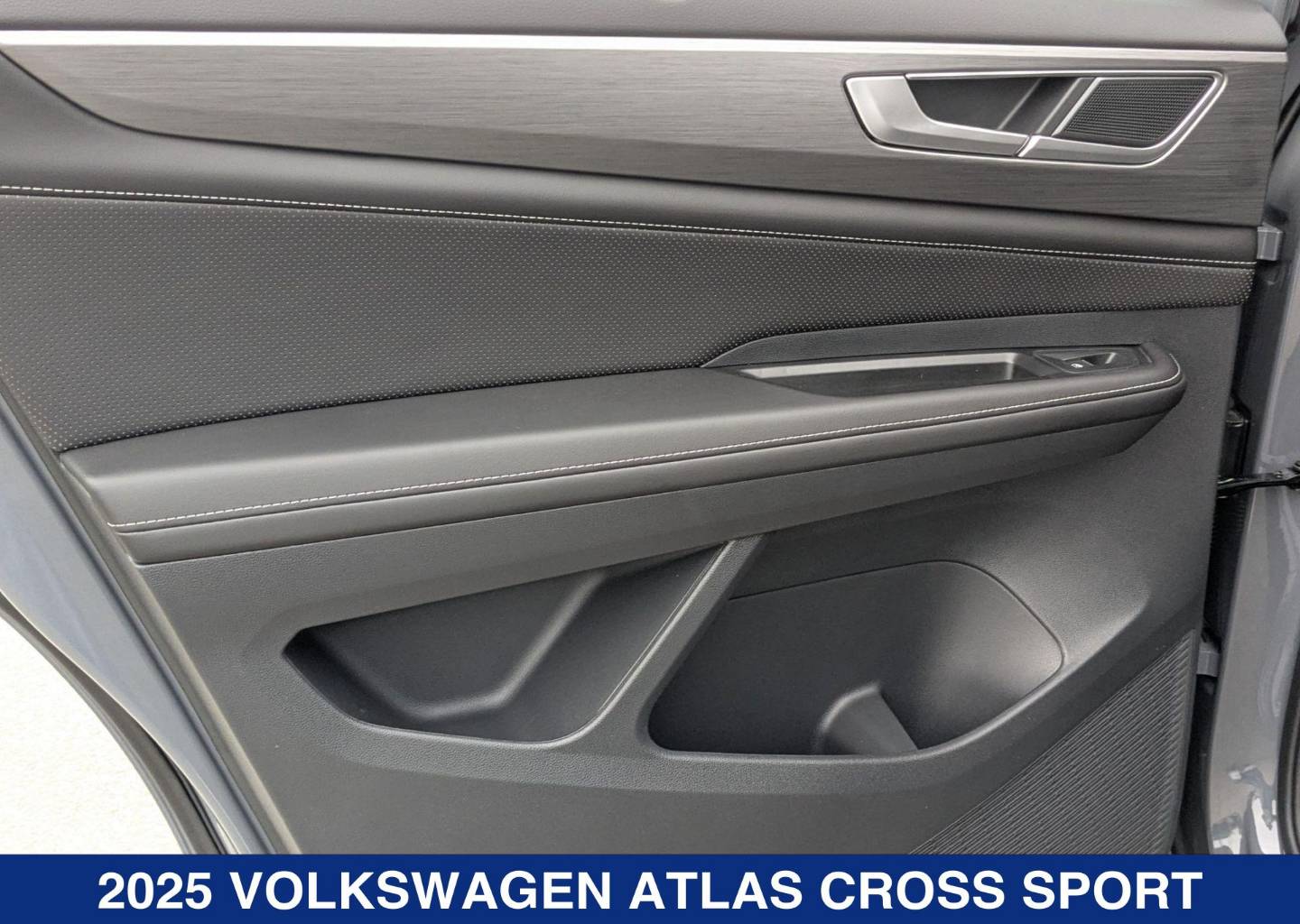 2025 Volkswagen Atlas Cross Sport SE w/Tech - Photo 20