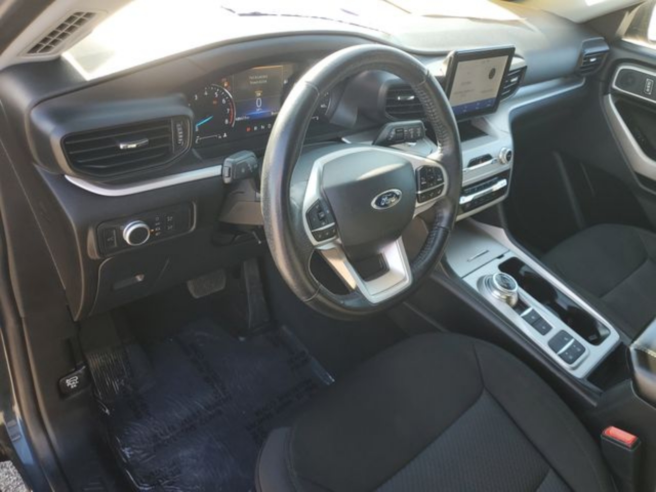 2022 Ford Explorer XLT - Photo 18