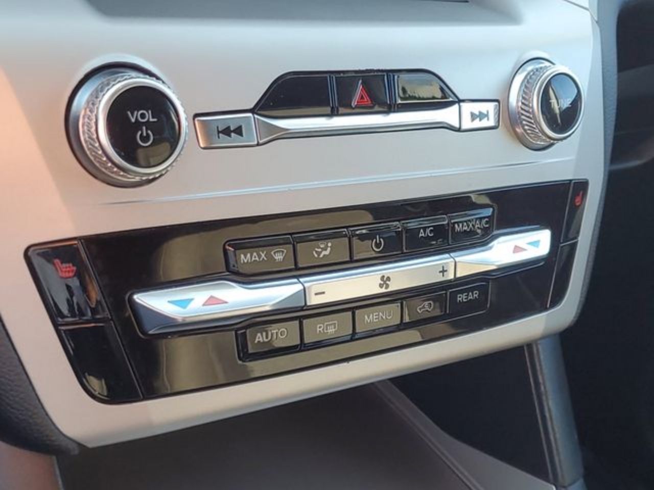 2022 Ford Explorer XLT - Photo 28
