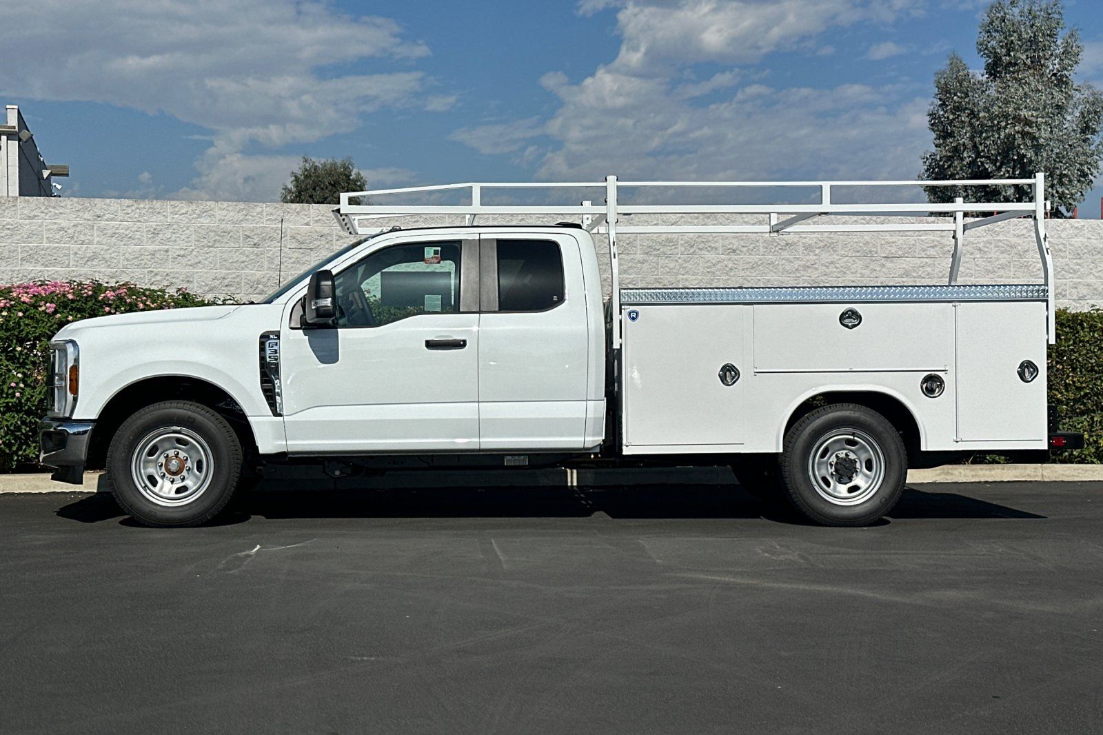 2025 Ford F-350 Super Duty Chassis Cab XL - Photo 6